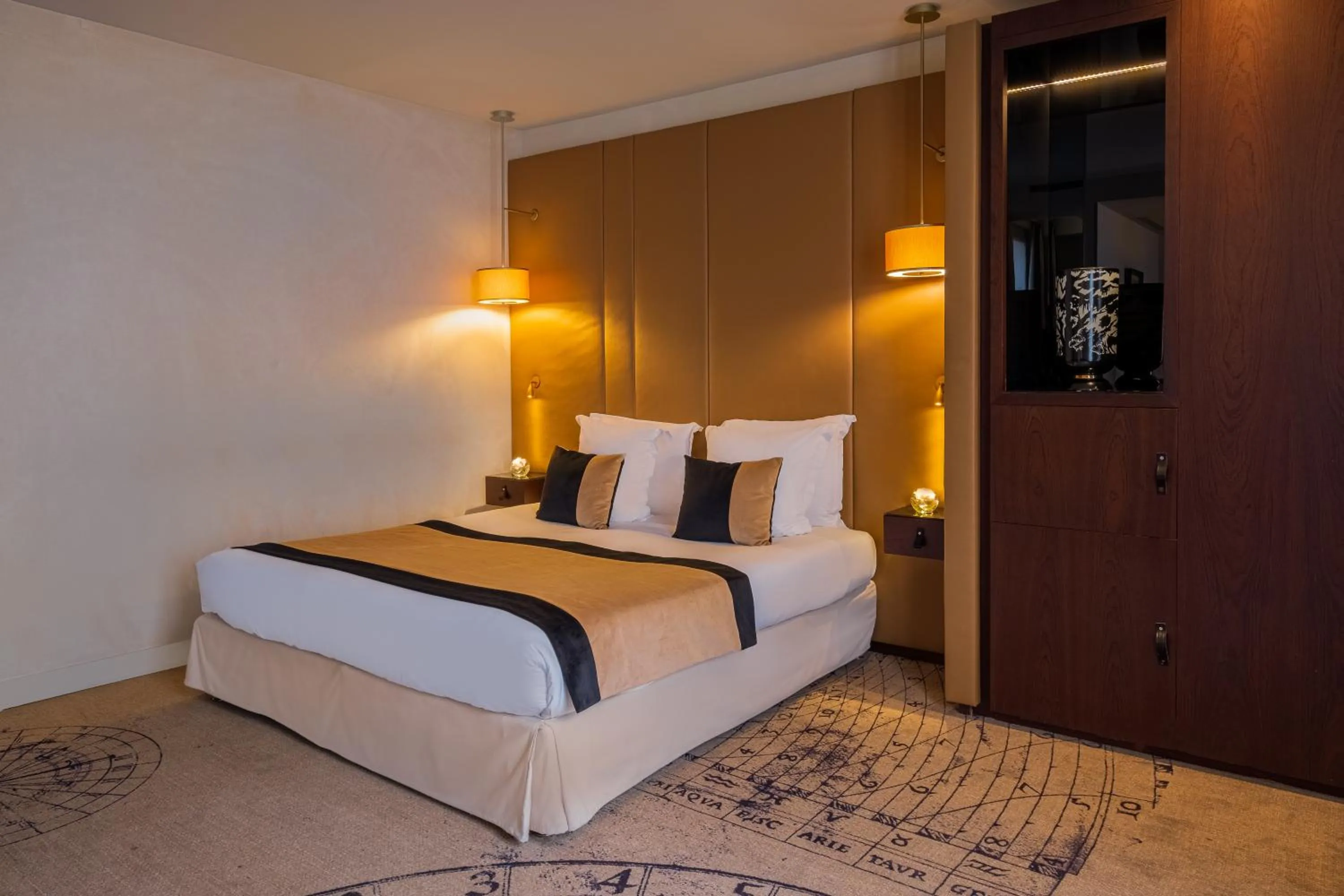 Bed in Hôtel La Bourdonnais by Inwood Hotels