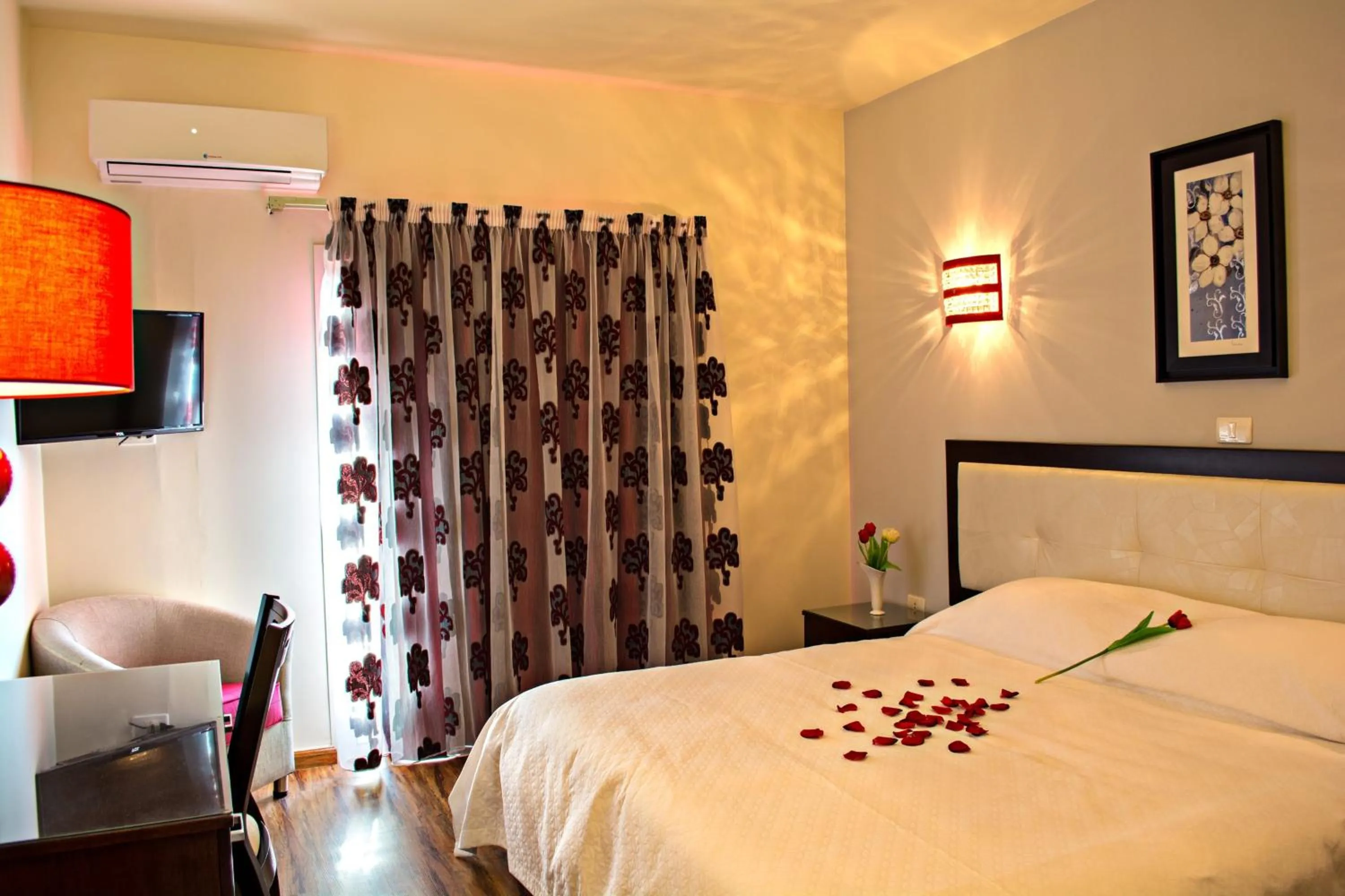 Bedroom, Bed in Al Murjan Palace Hotel Jounieh