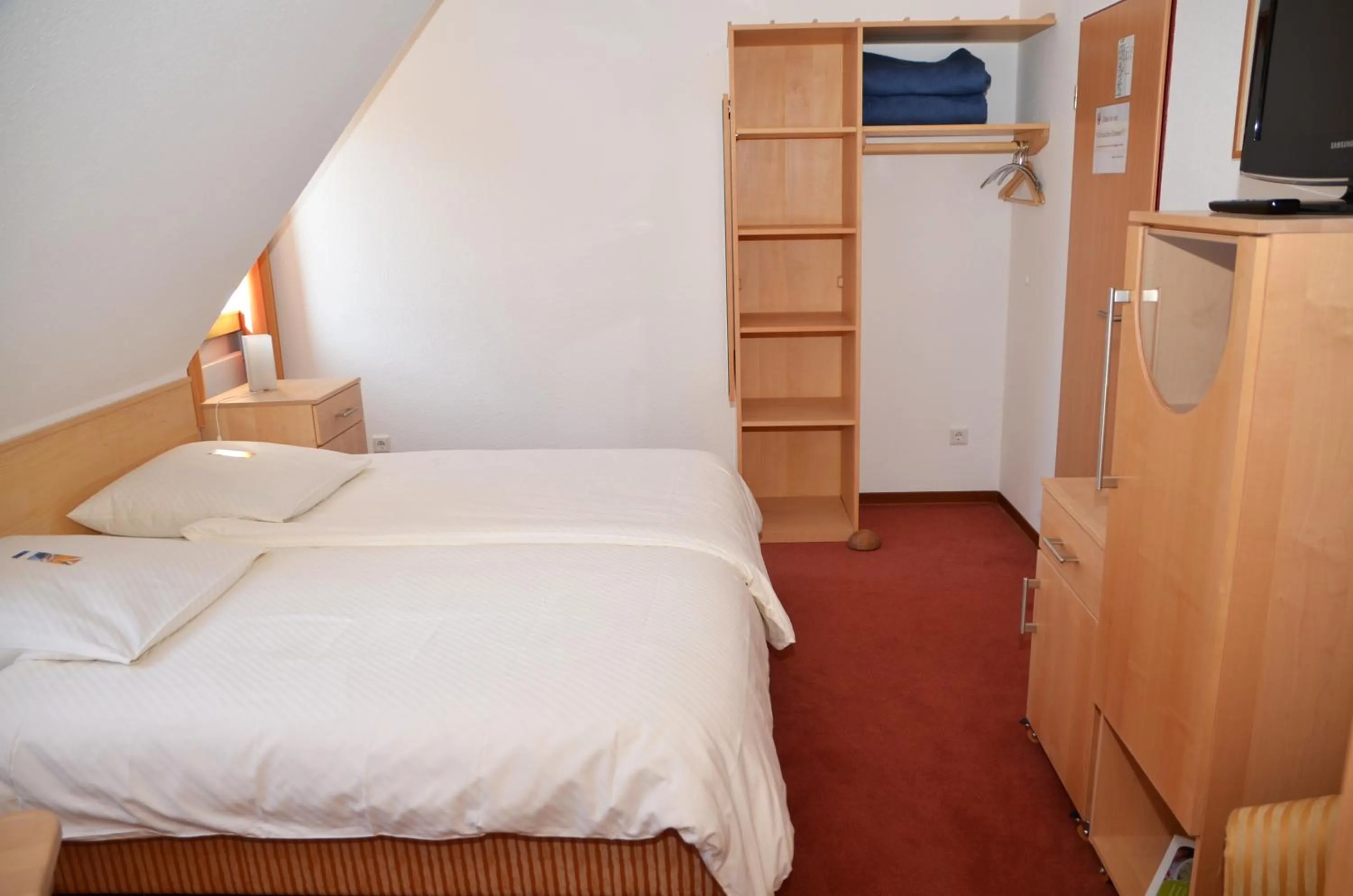 Bed in velcrea