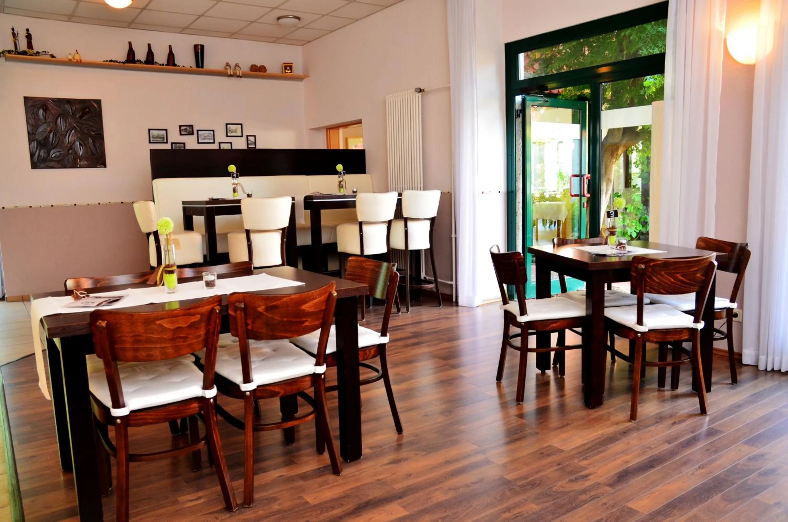 Restaurant/places to eat in velcrea