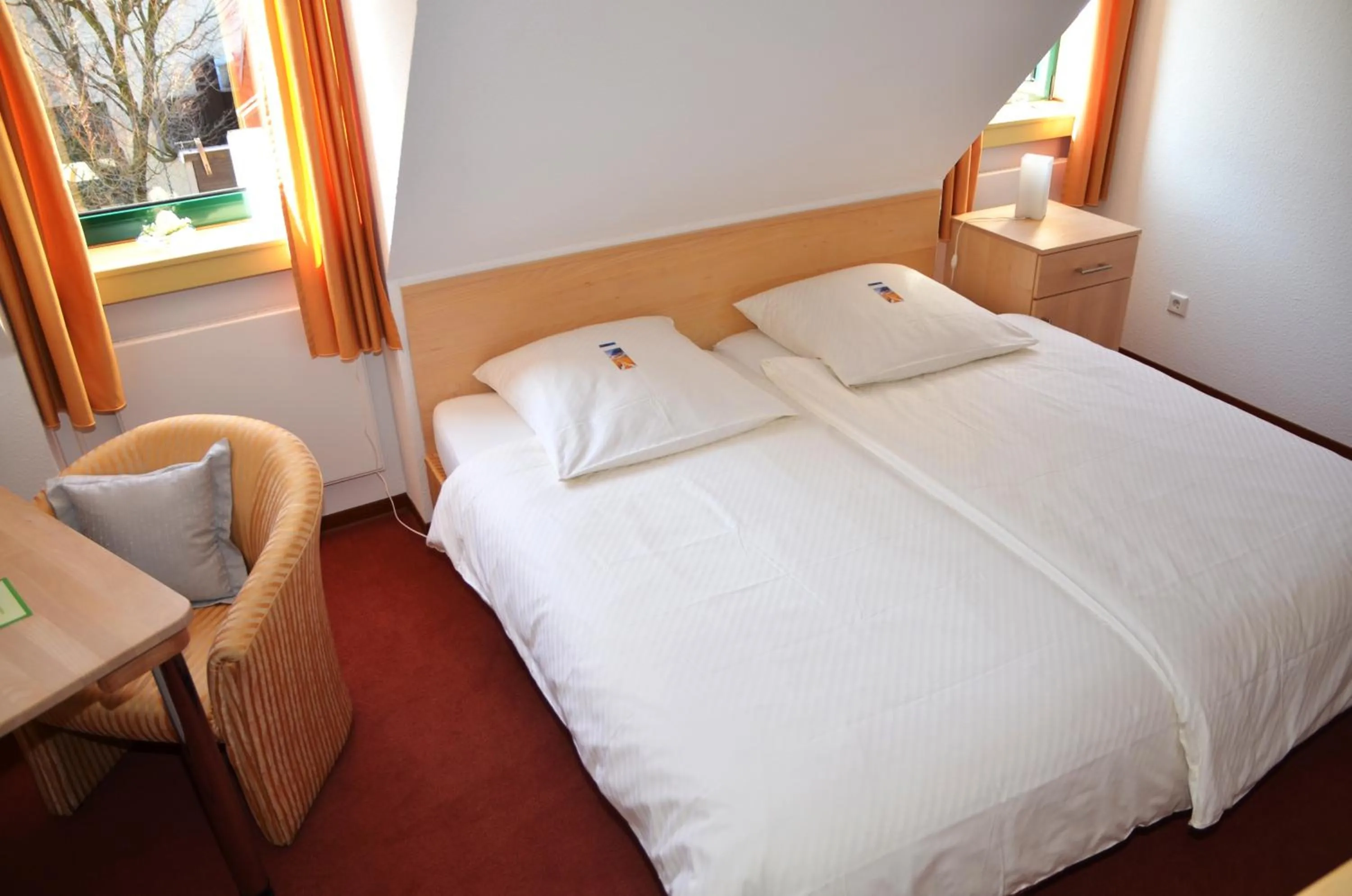 Bed in velcrea
