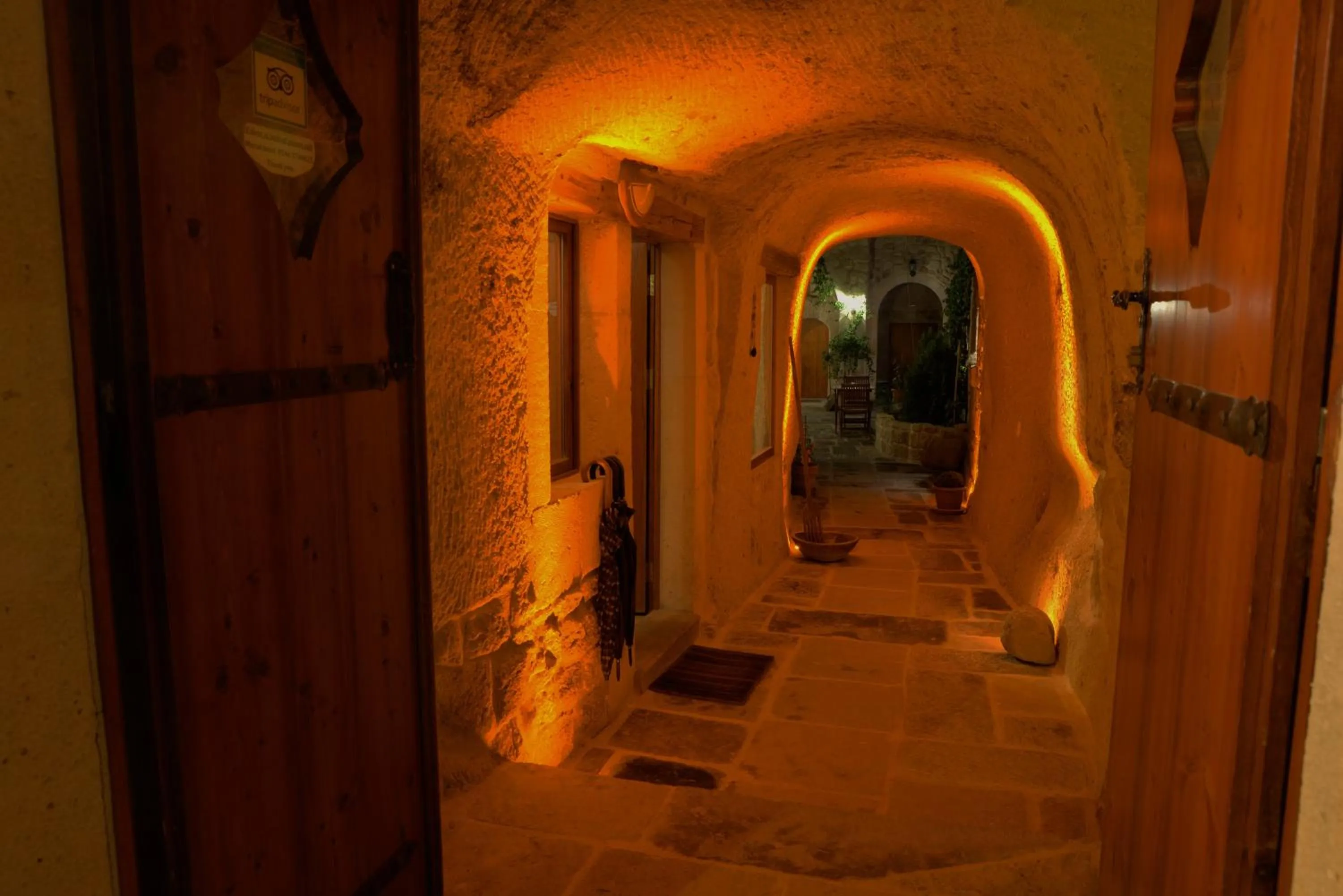Facade/entrance in Canyon Cave Hotel