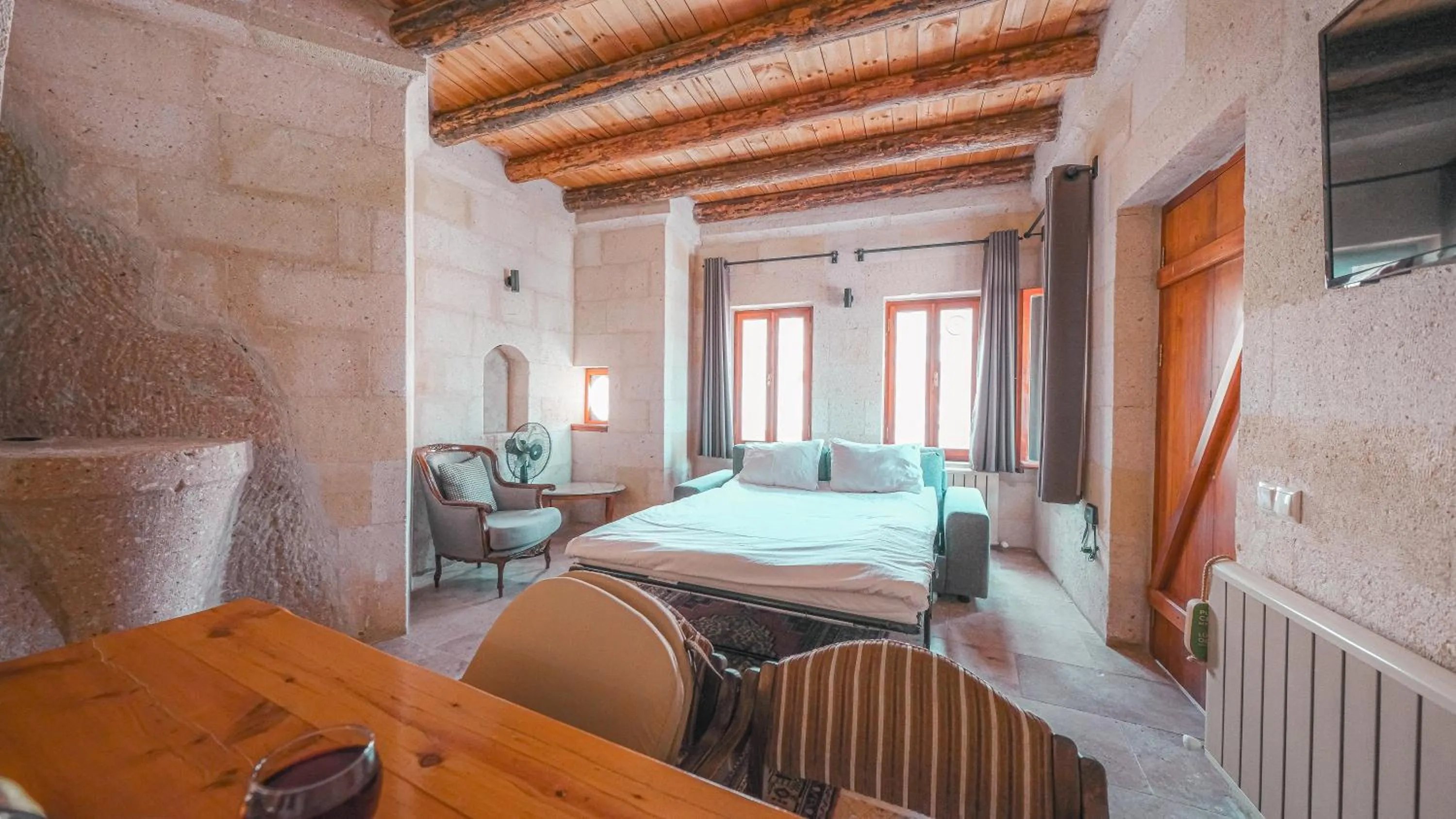 Family, Bed in Canyon Cave Hotel