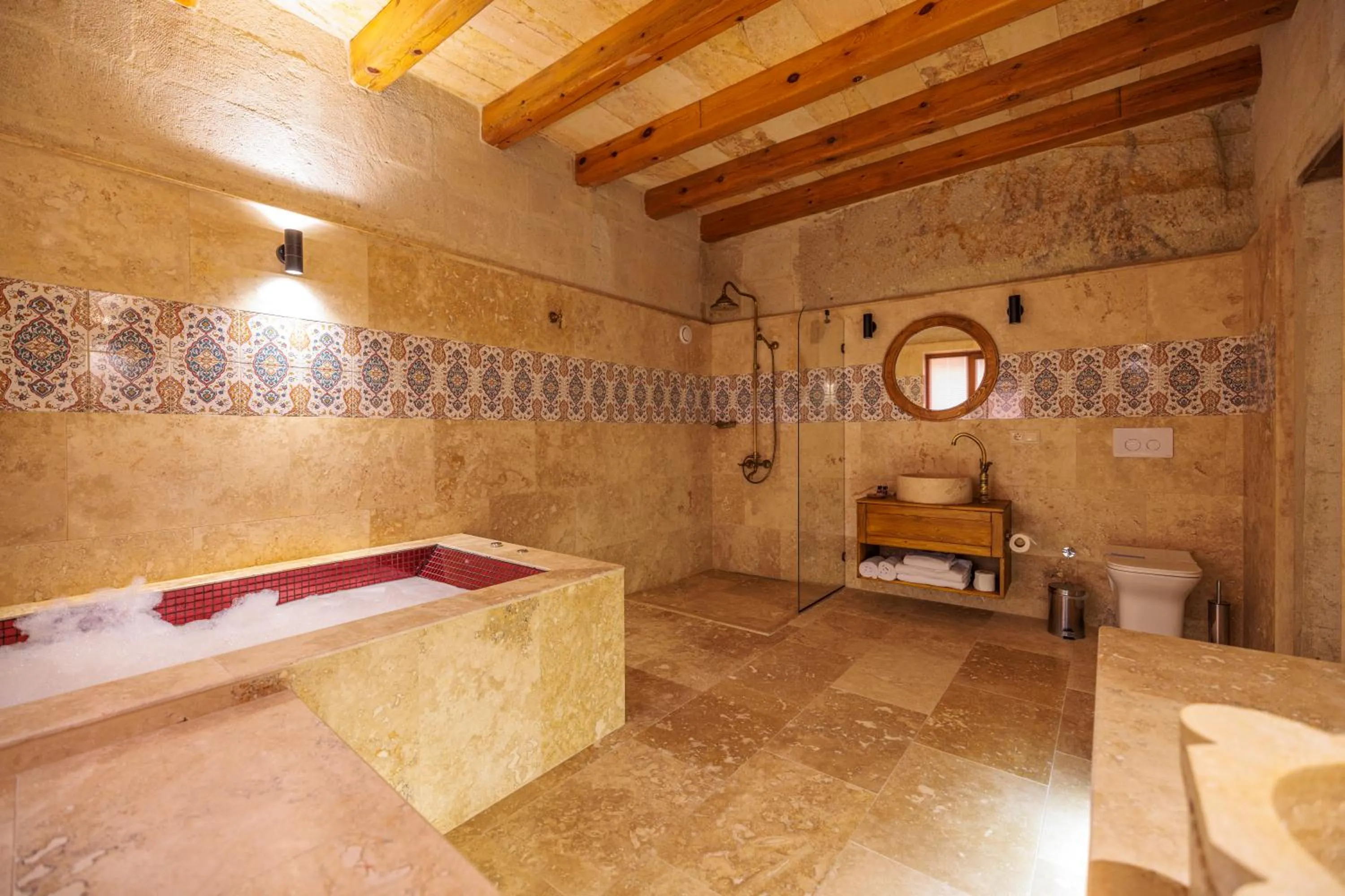 Hot Tub in Canyon Cave Hotel