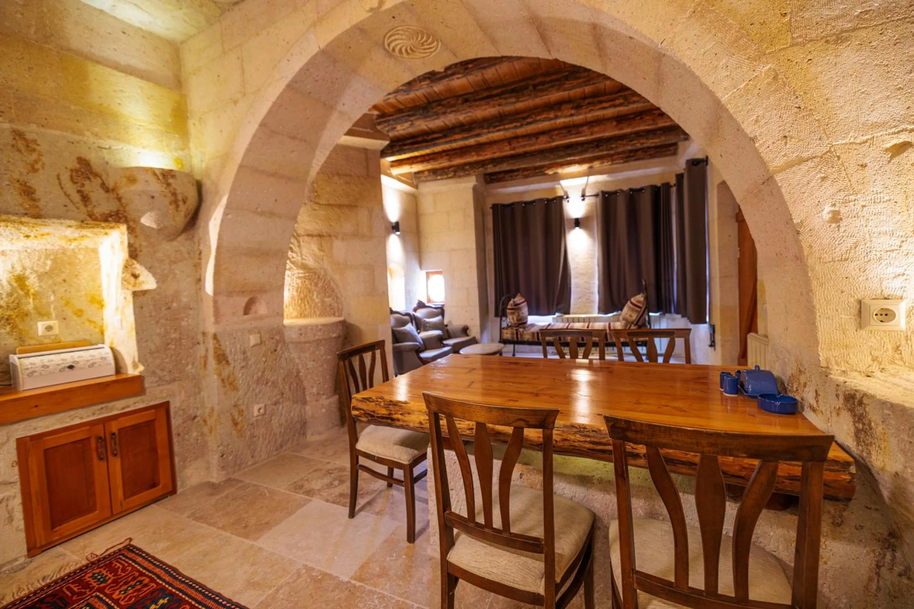 Living room in Canyon Cave Hotel