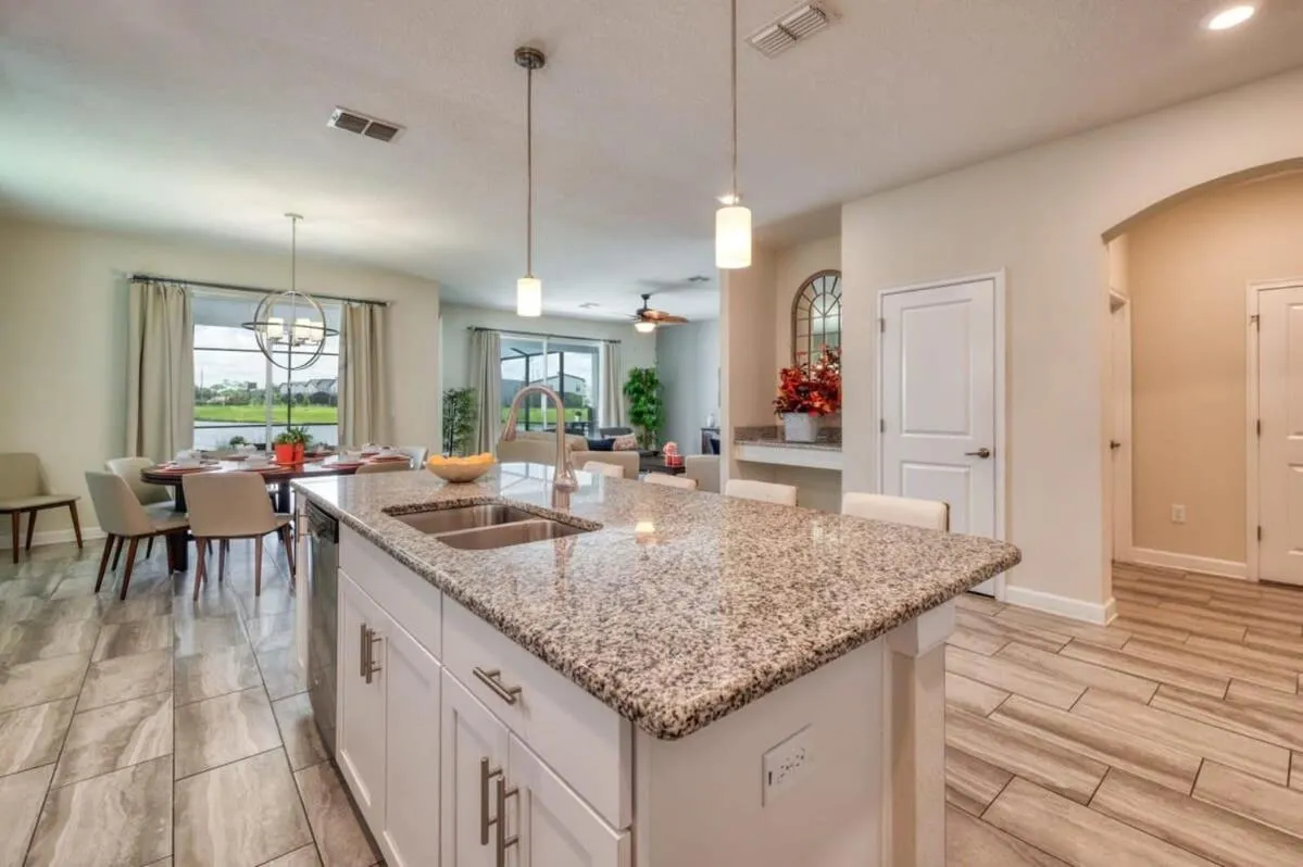 Stunning Home Private Pool Great Location