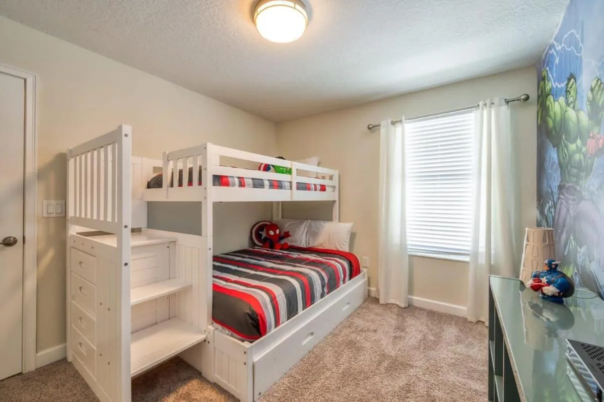 Bed in Stunning Home Private Pool Great Location