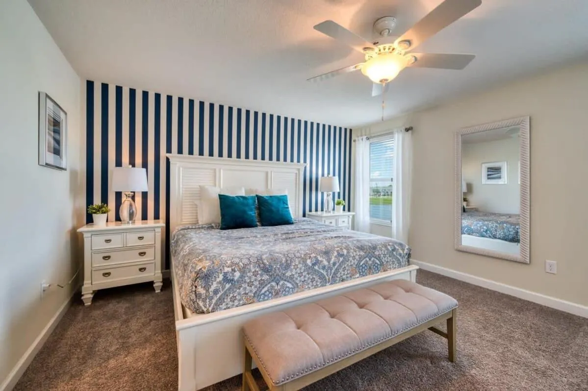 Bed in Stunning Home Private Pool Great Location