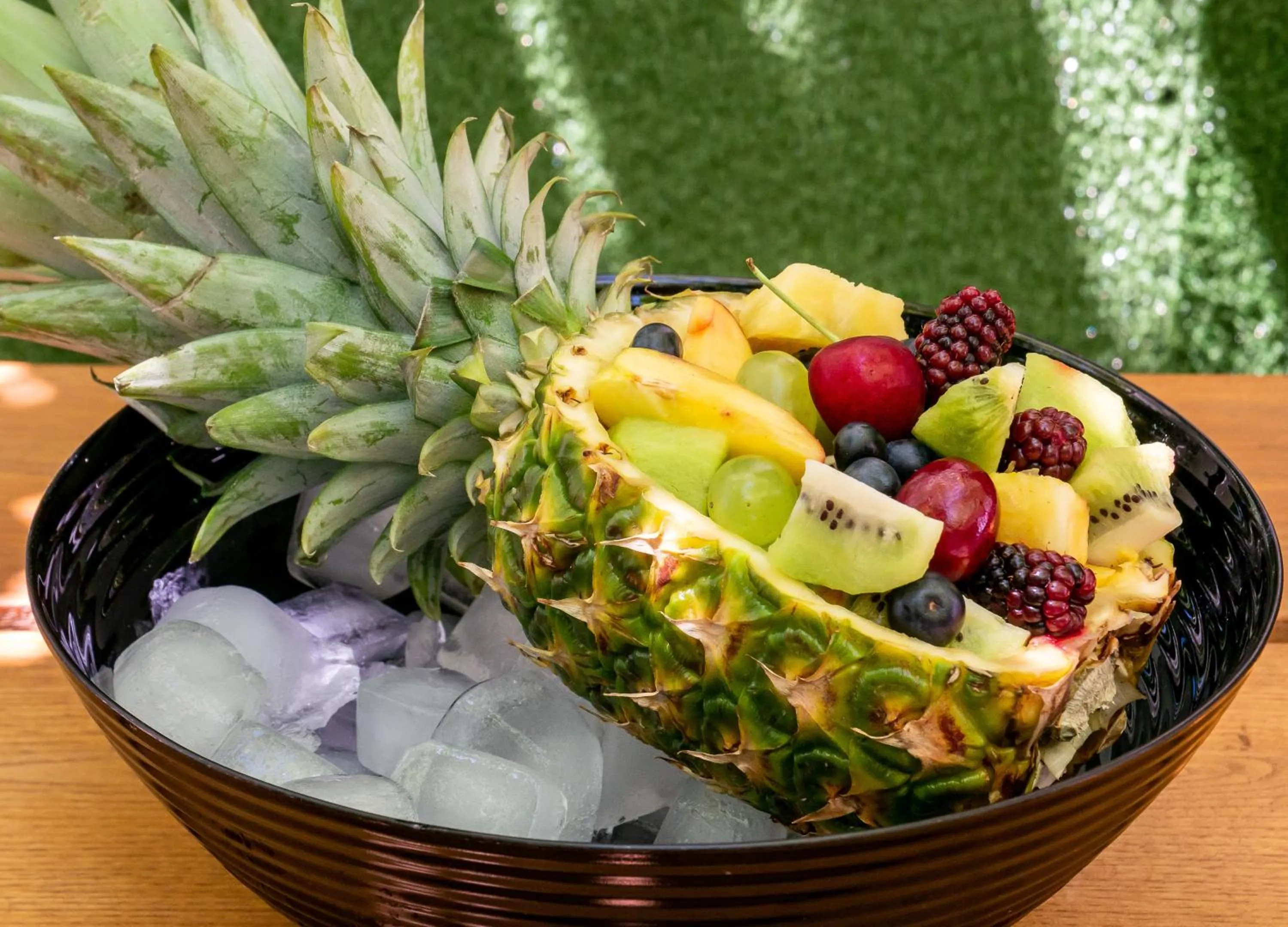 Garden in Famelia Studios Lampiris