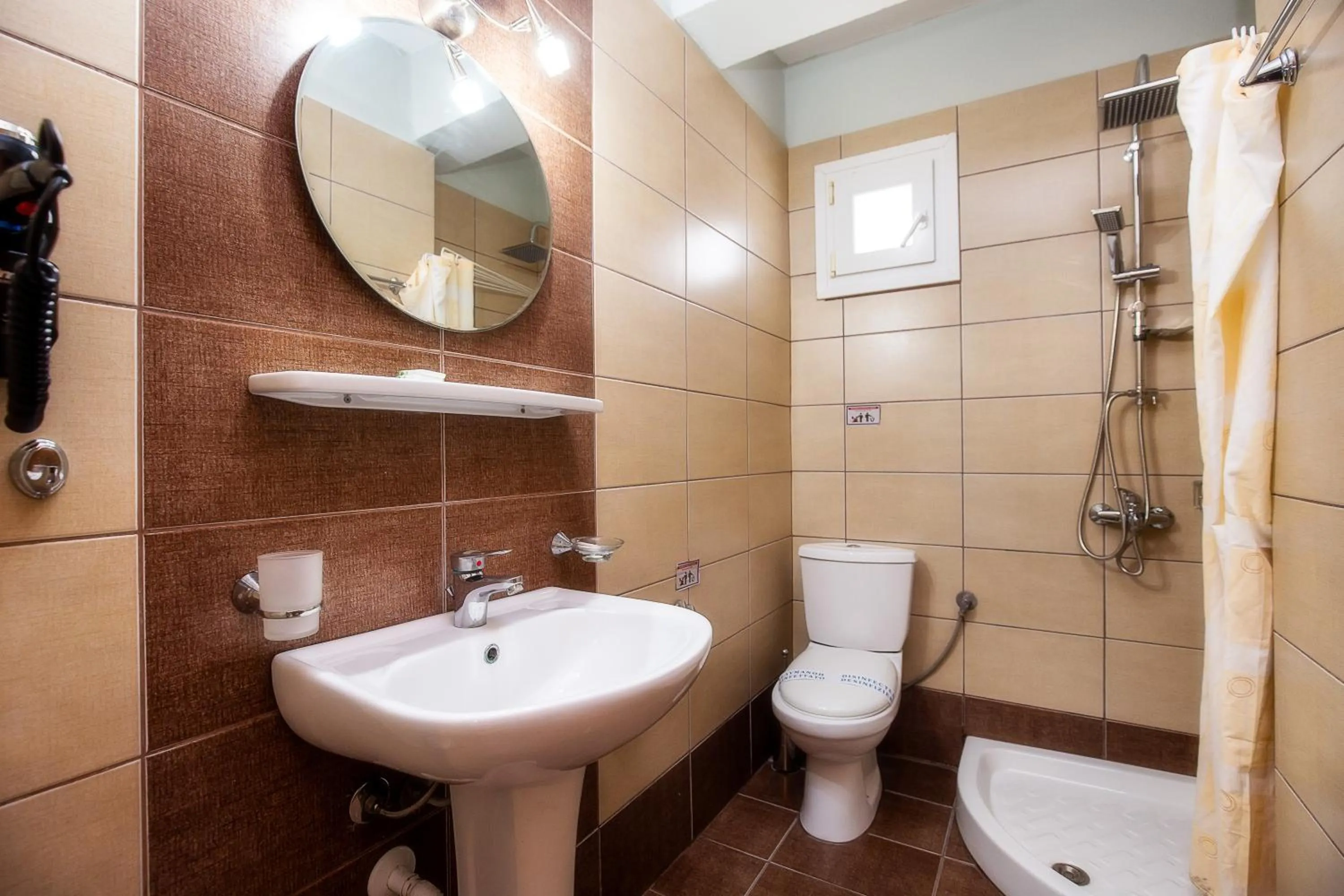 Bathroom in Famelia Studios Lampiris