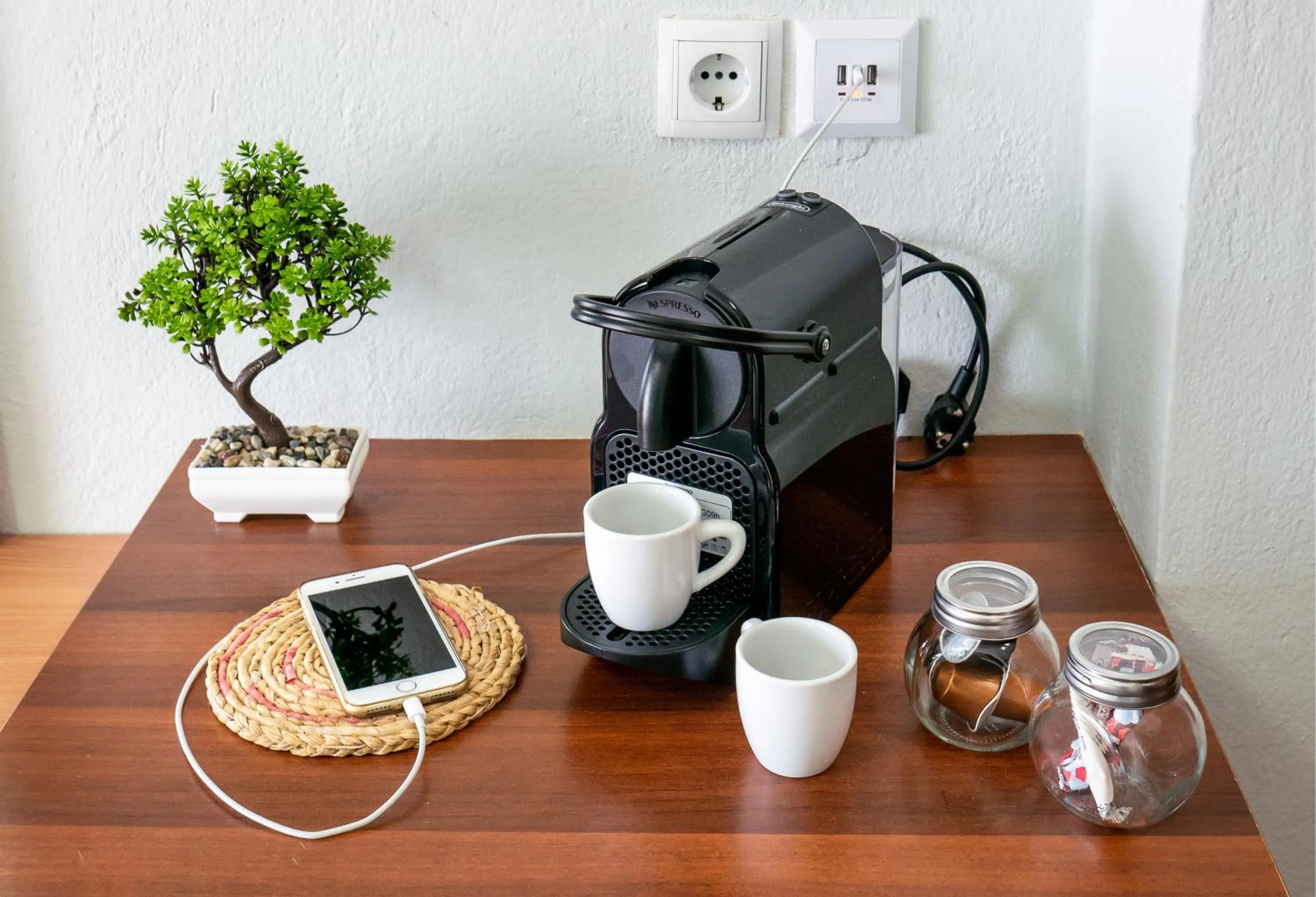 Coffee/tea facilities in Famelia Studios Lampiris