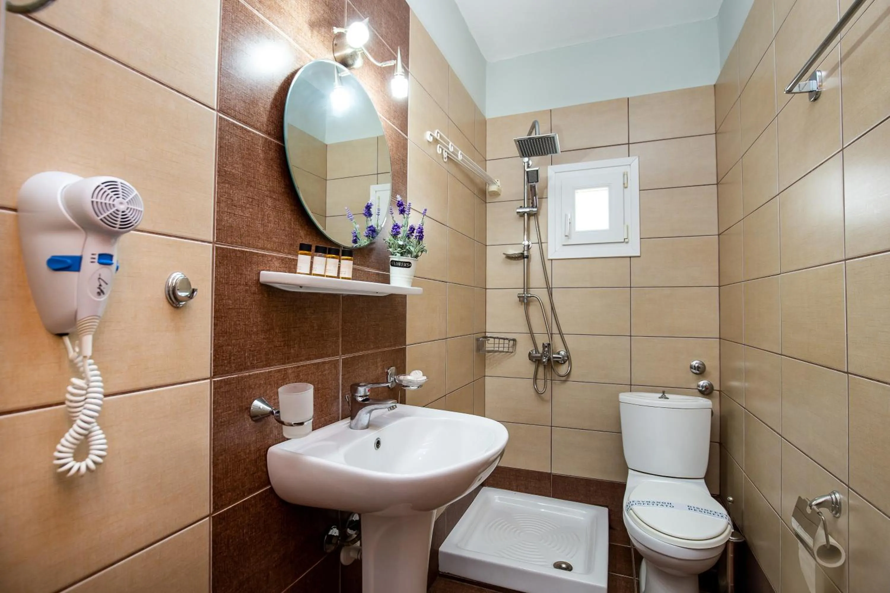 Shower in Famelia Studios Lampiris