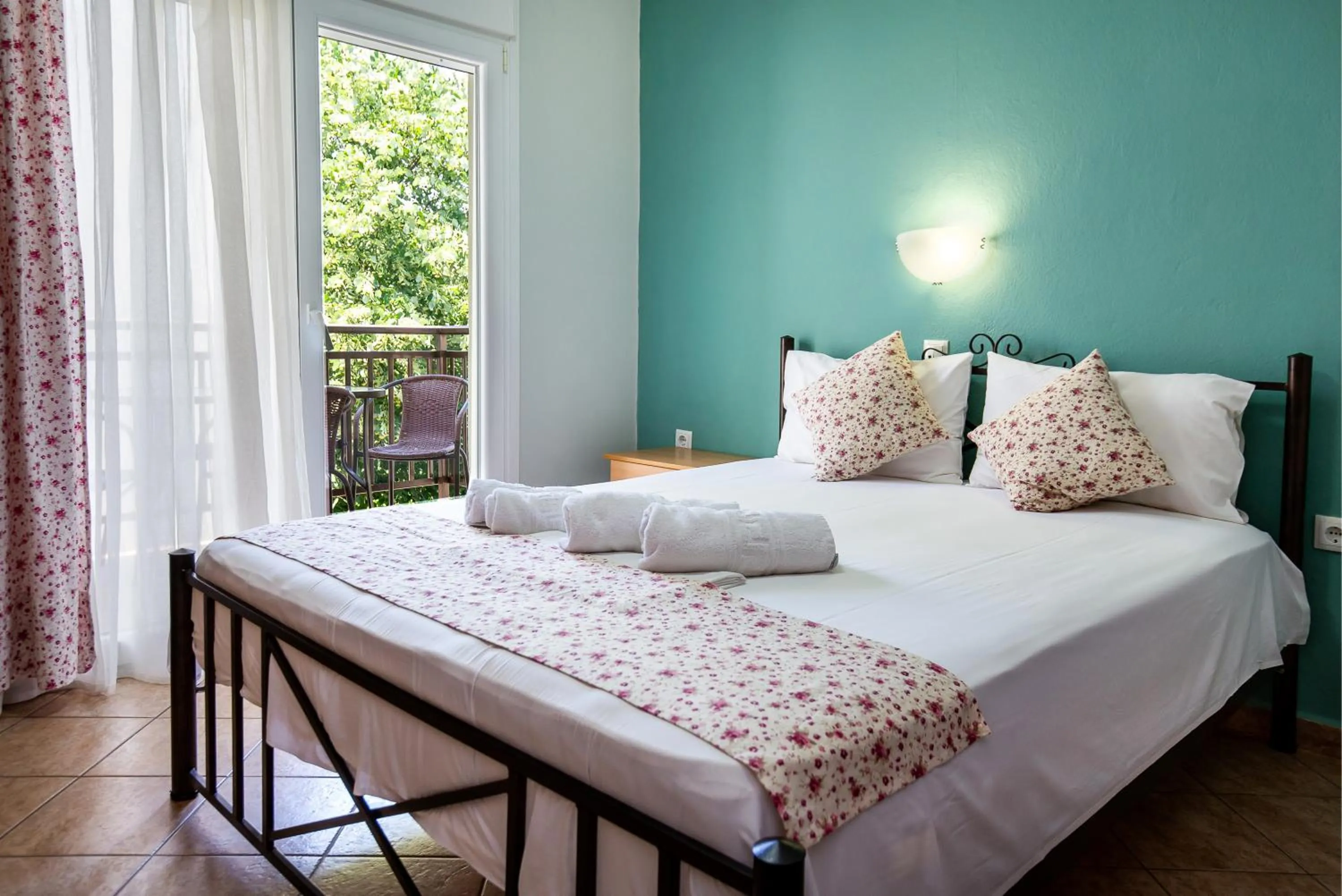 Bed in Famelia Studios Lampiris