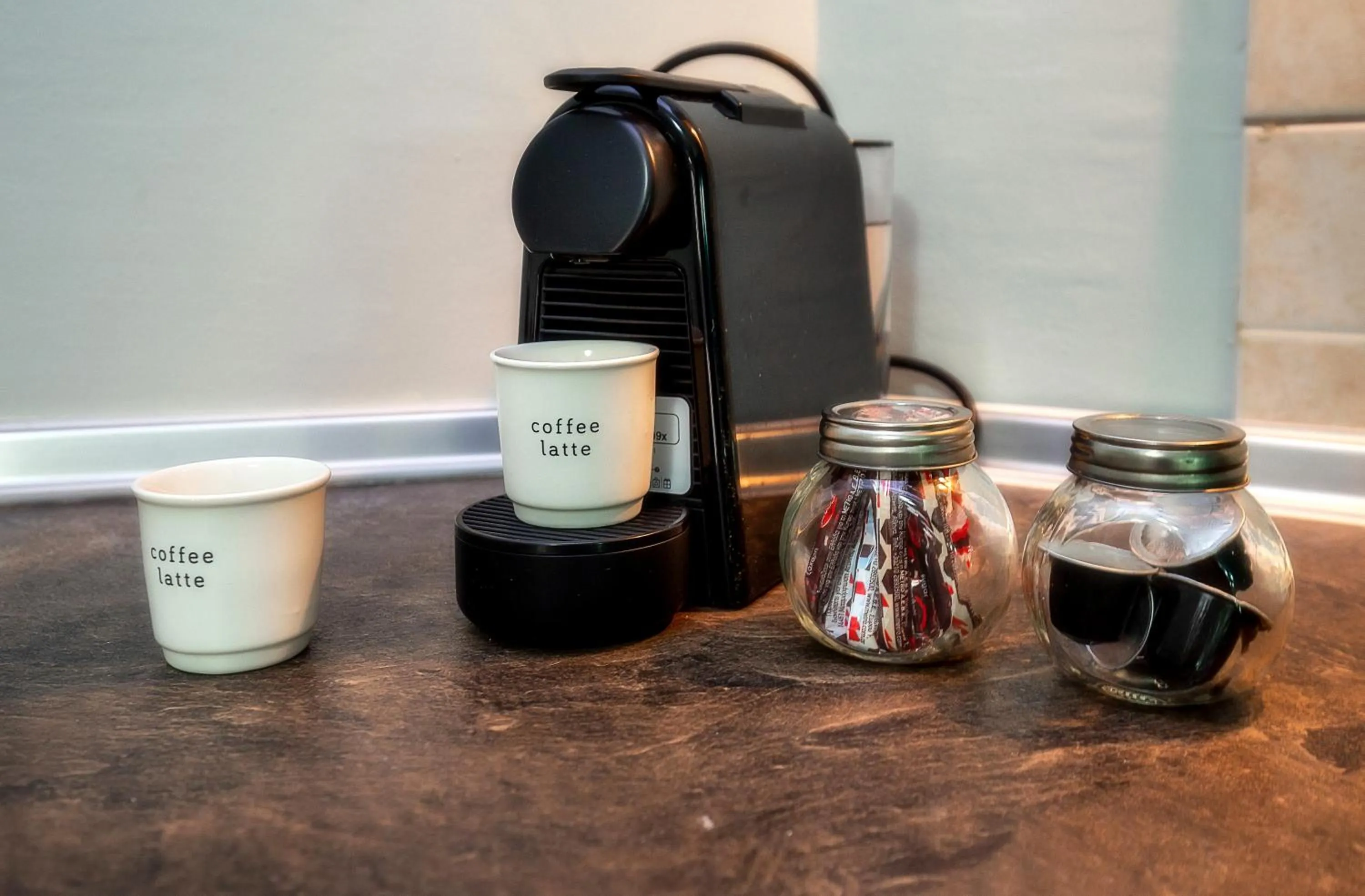 Coffee/tea facilities in Famelia Studios Lampiris