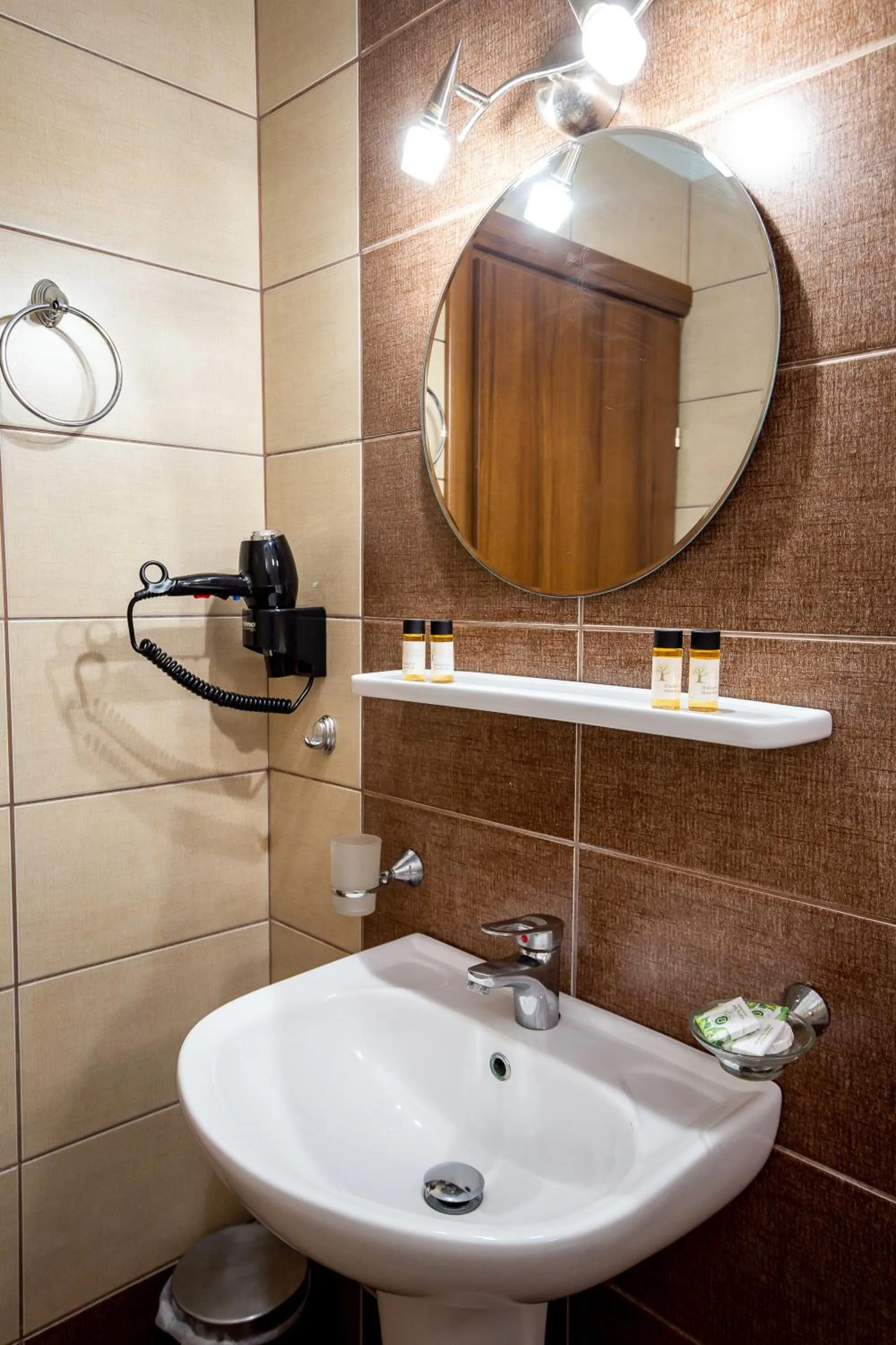 Bathroom in Famelia Studios Lampiris