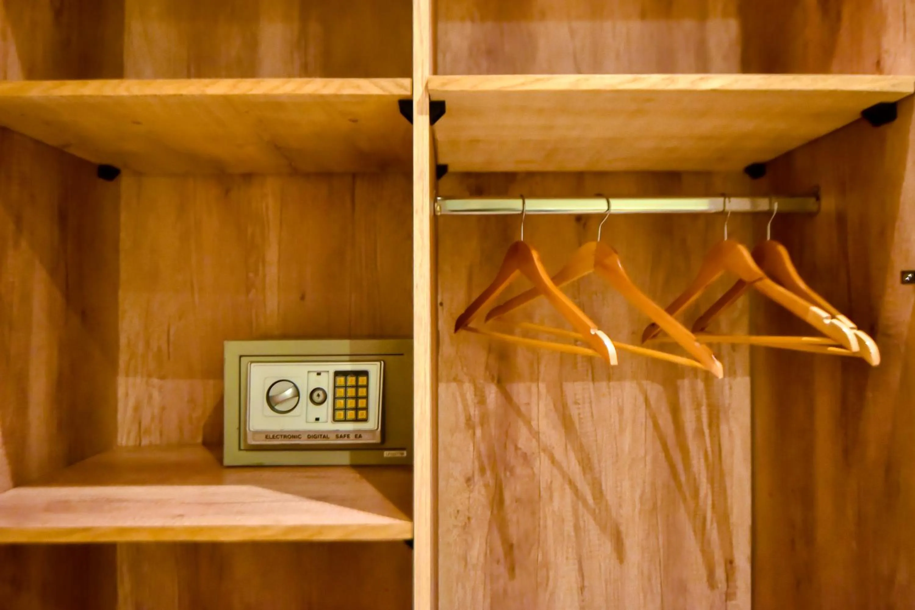 safe in Solima Pyramids View