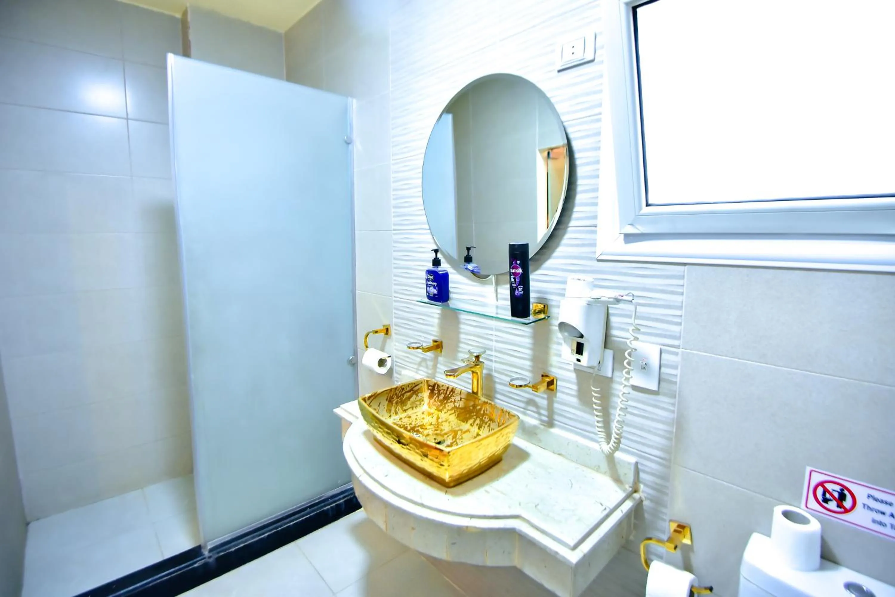 Bathroom in Solima Pyramids View