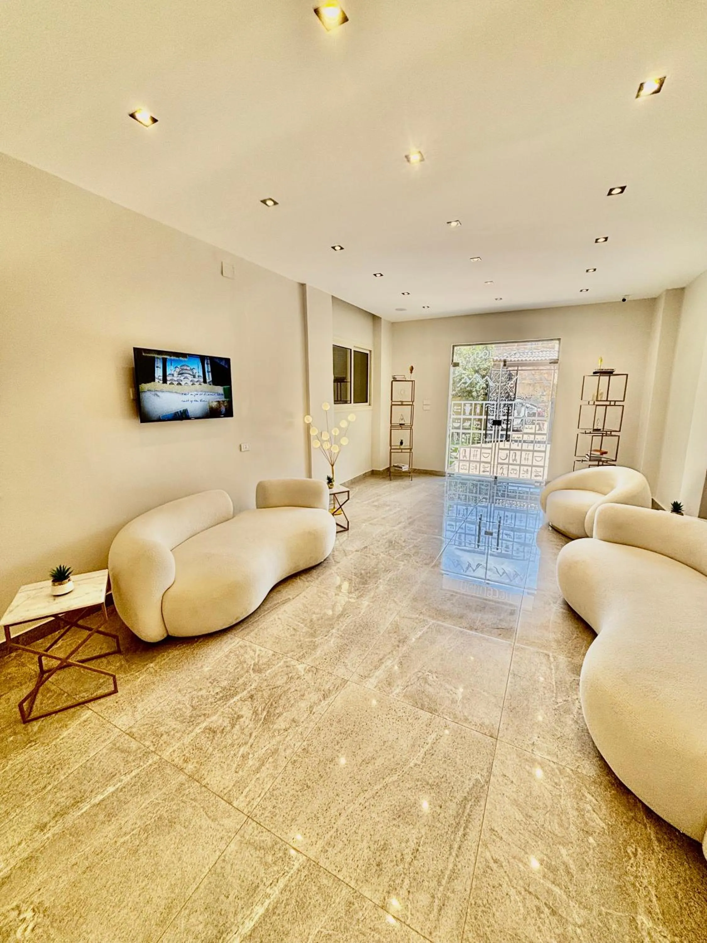 TV and multimedia in Solima Pyramids View