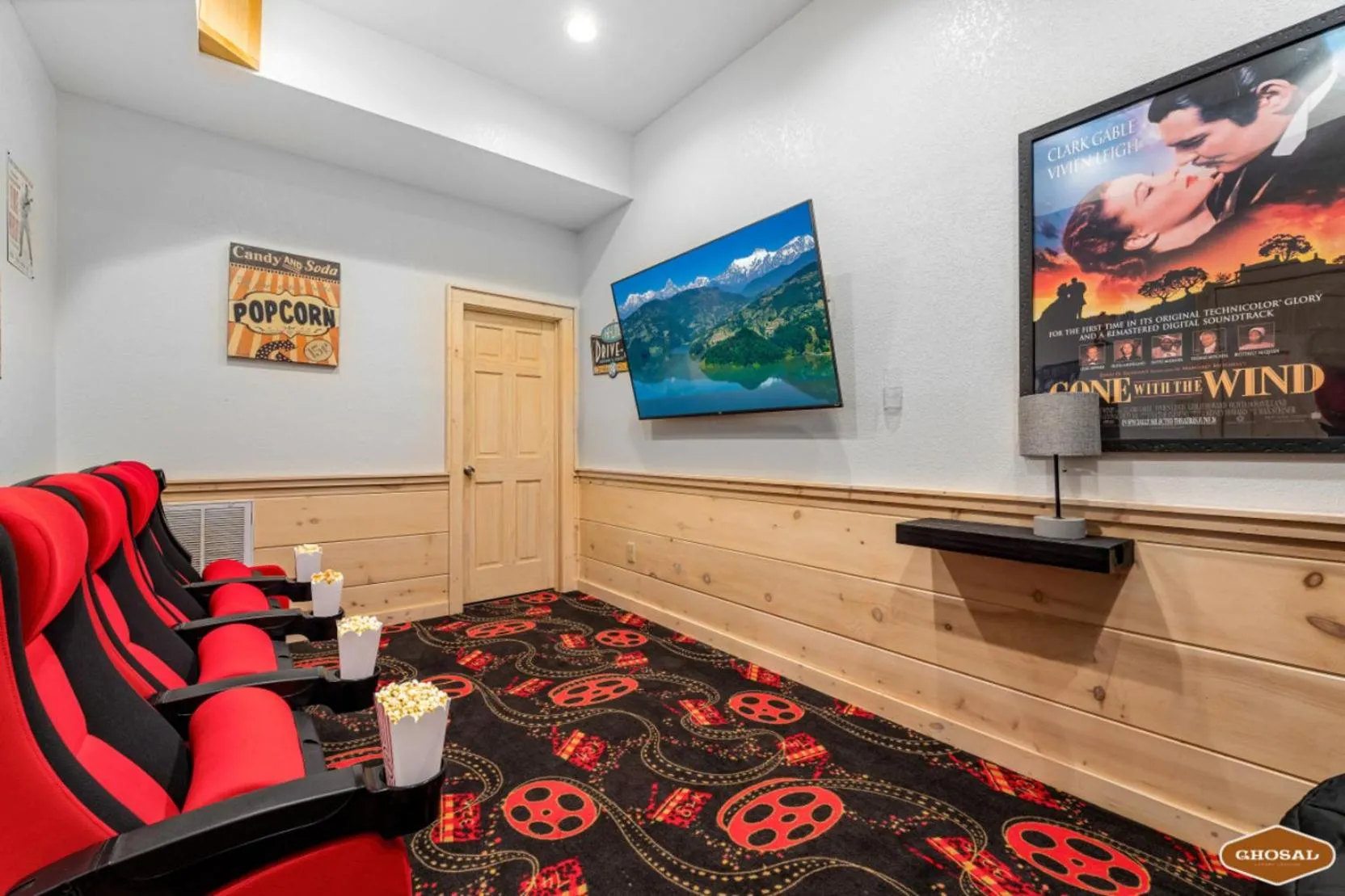 Communal lounge/ TV room in Enchanted Forest Hideaway by Ghosal Luxury Lodging