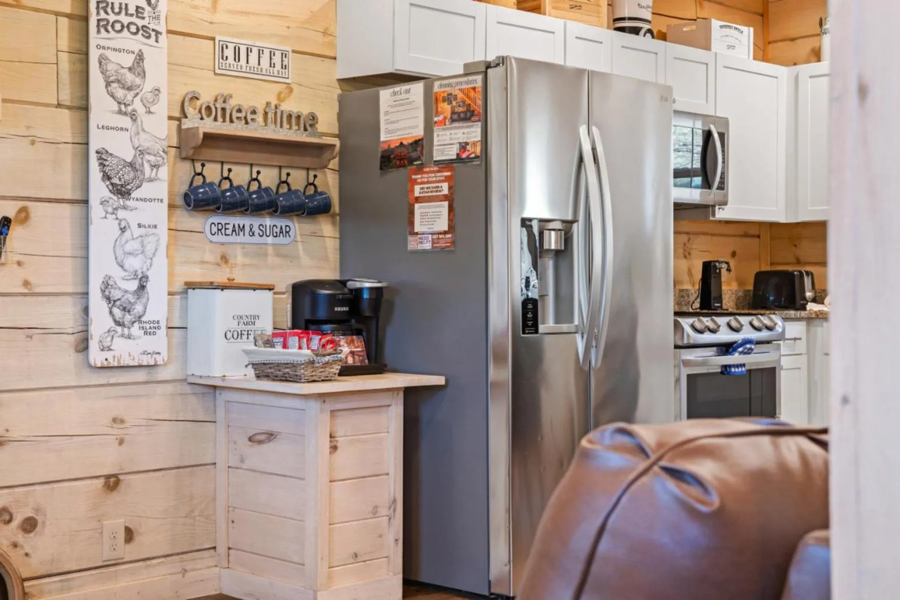 Kitchen or kitchenette in Enchanted Forest Hideaway by Ghosal Luxury Lodging