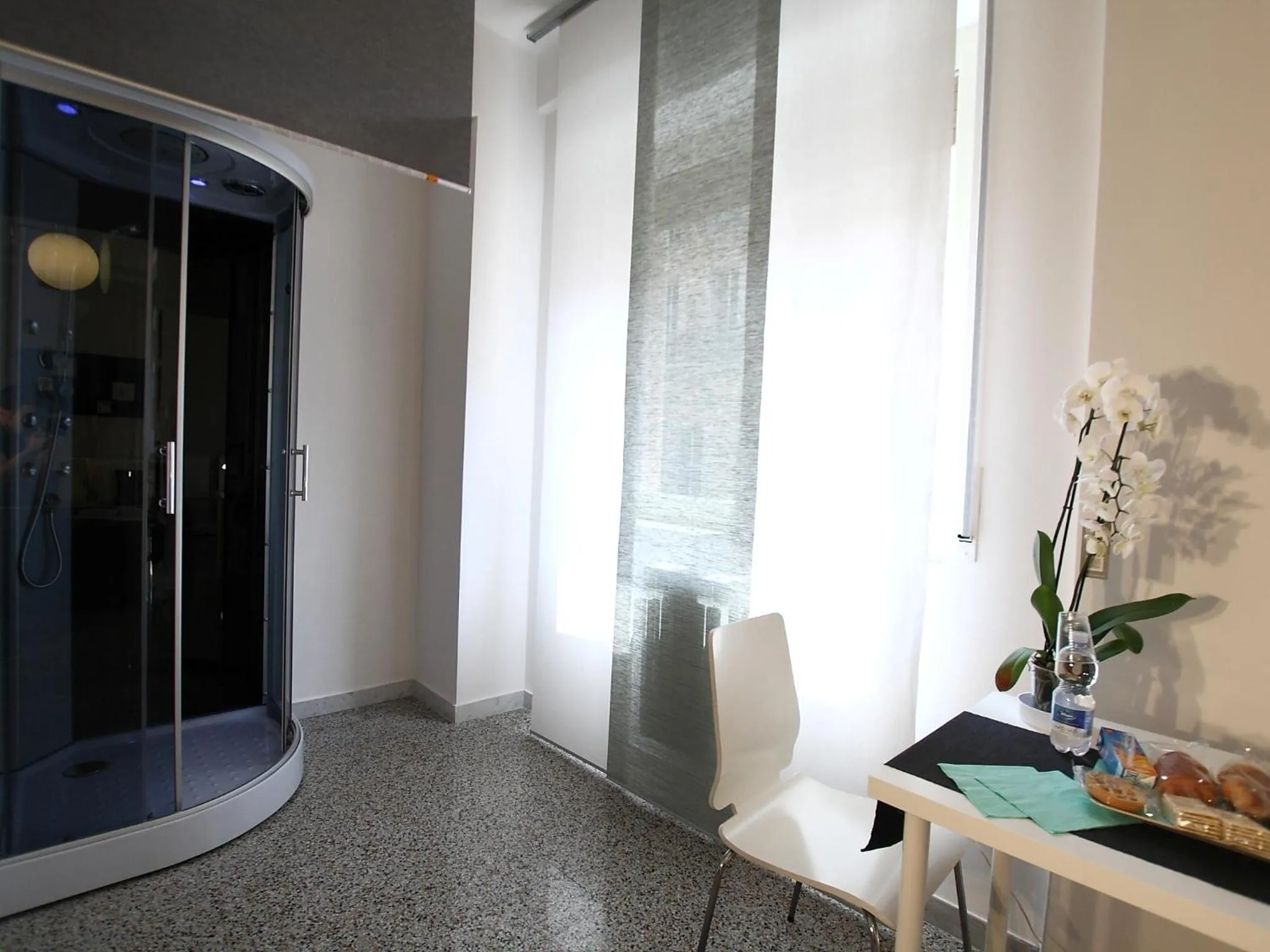 Shower in Kalefati Palace Loc.Turistica