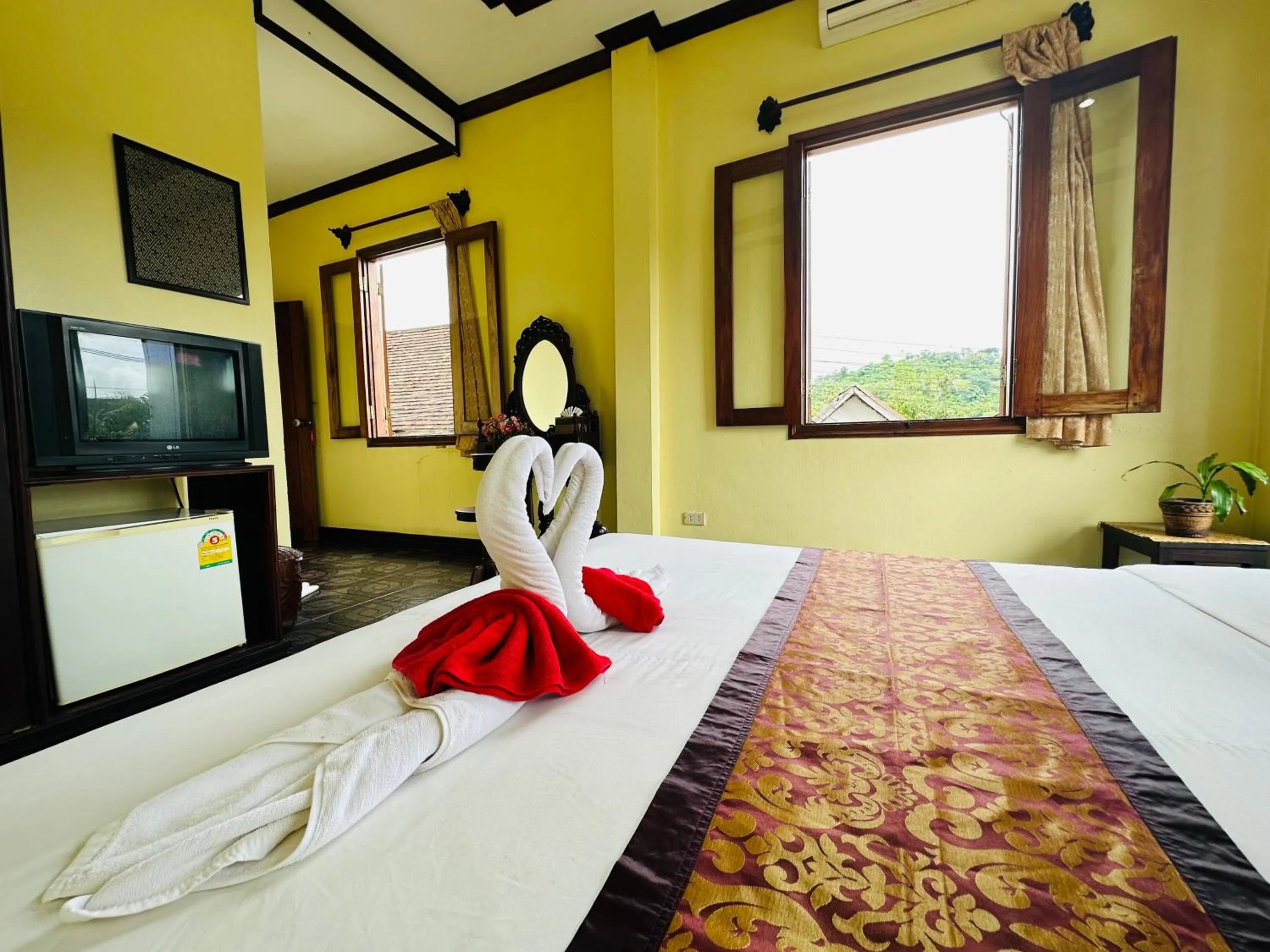 Communal lounge/ TV room, Bed in Visoun Luang Prabang Hotel