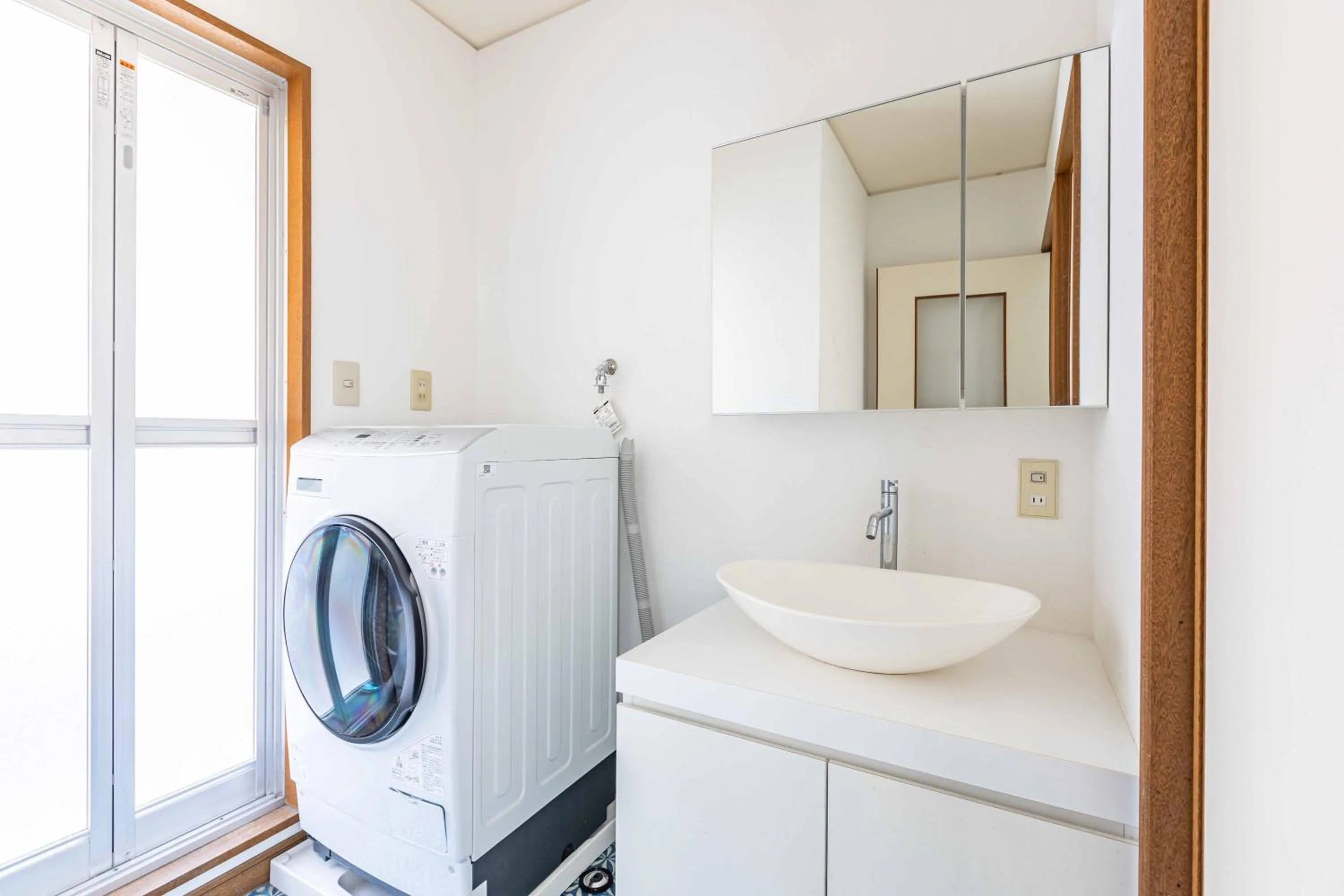 washing machine in Azami Ann Maisonette