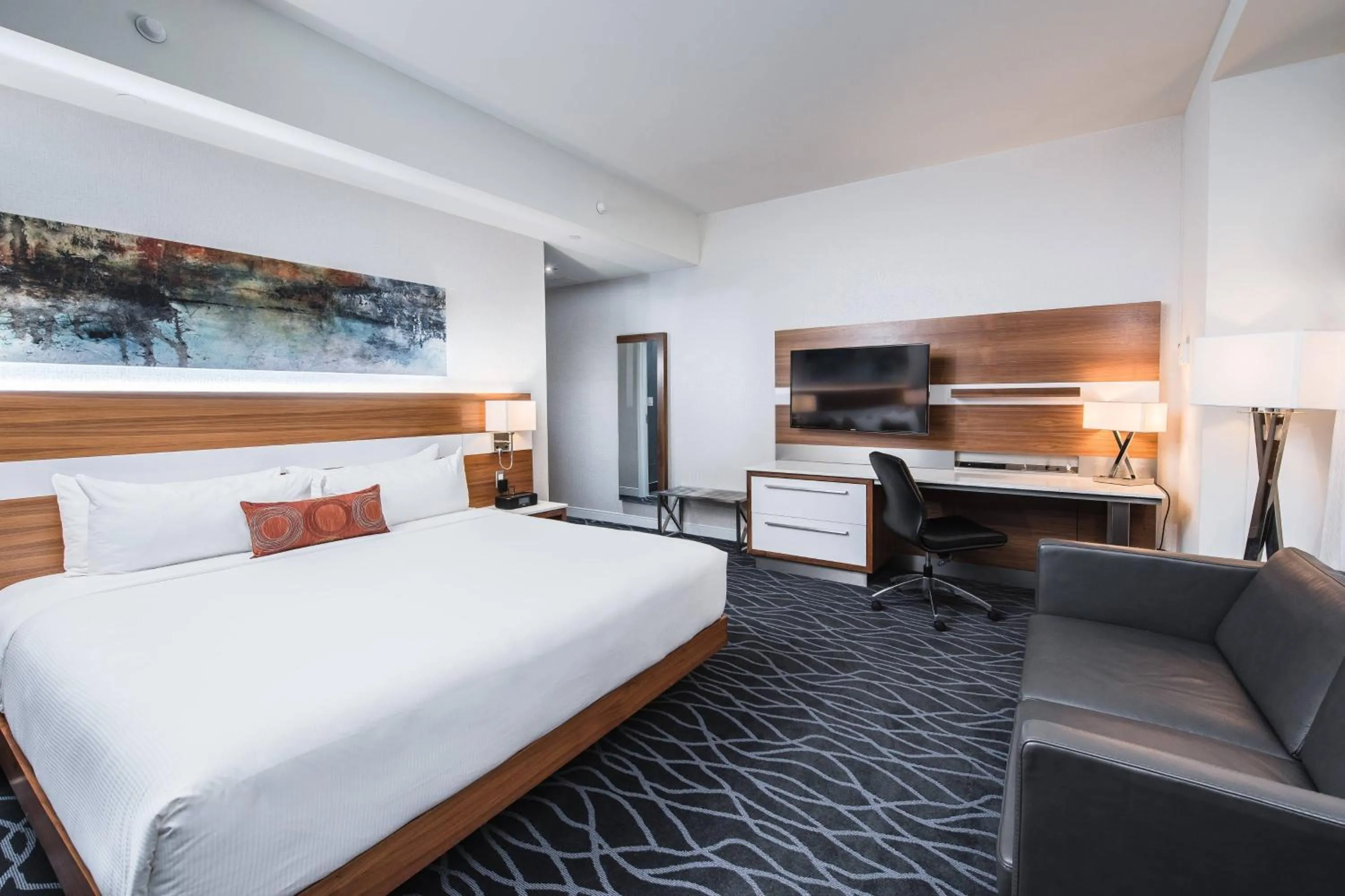 Photo of the whole room, Bed in Delta Hotels by Marriott Waterloo