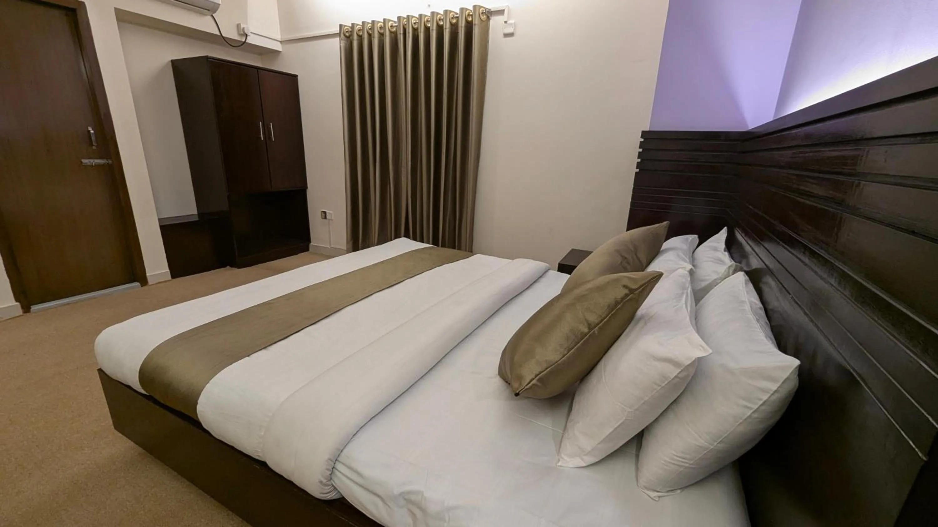 Bed in Hotel Royal Palm