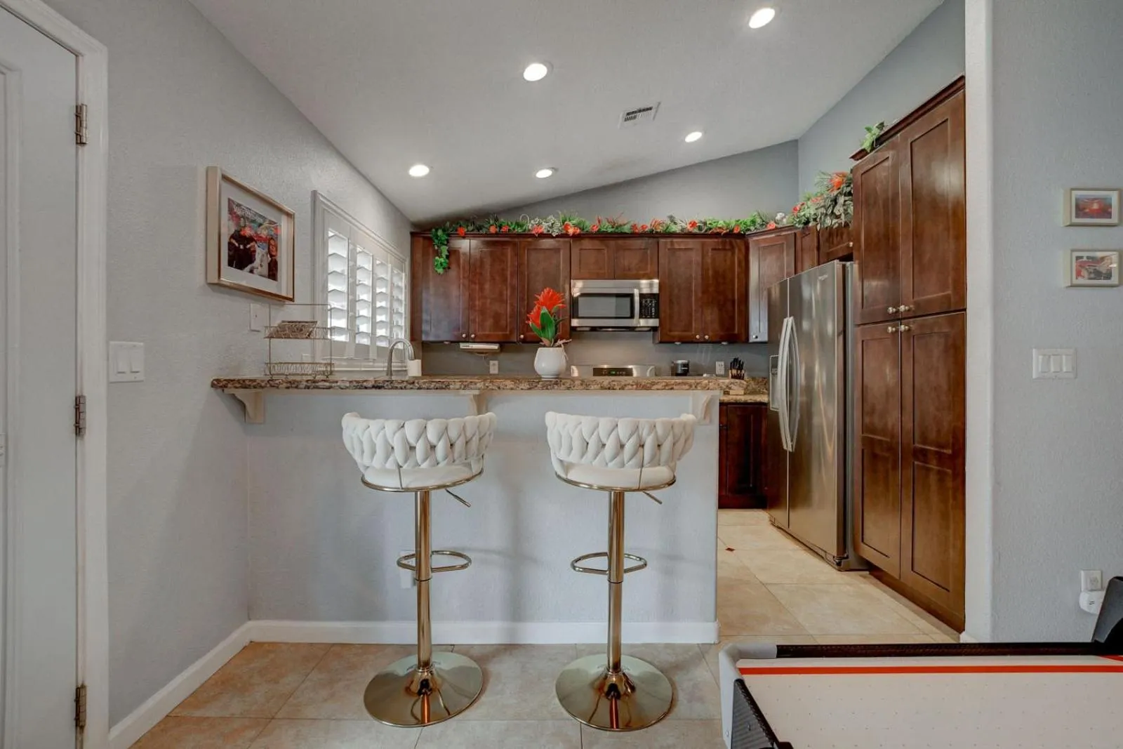 Kitchen or kitchenette in Mirage Pool House - Heart of LV, Swimming Pool, Games, heavenly relaxation