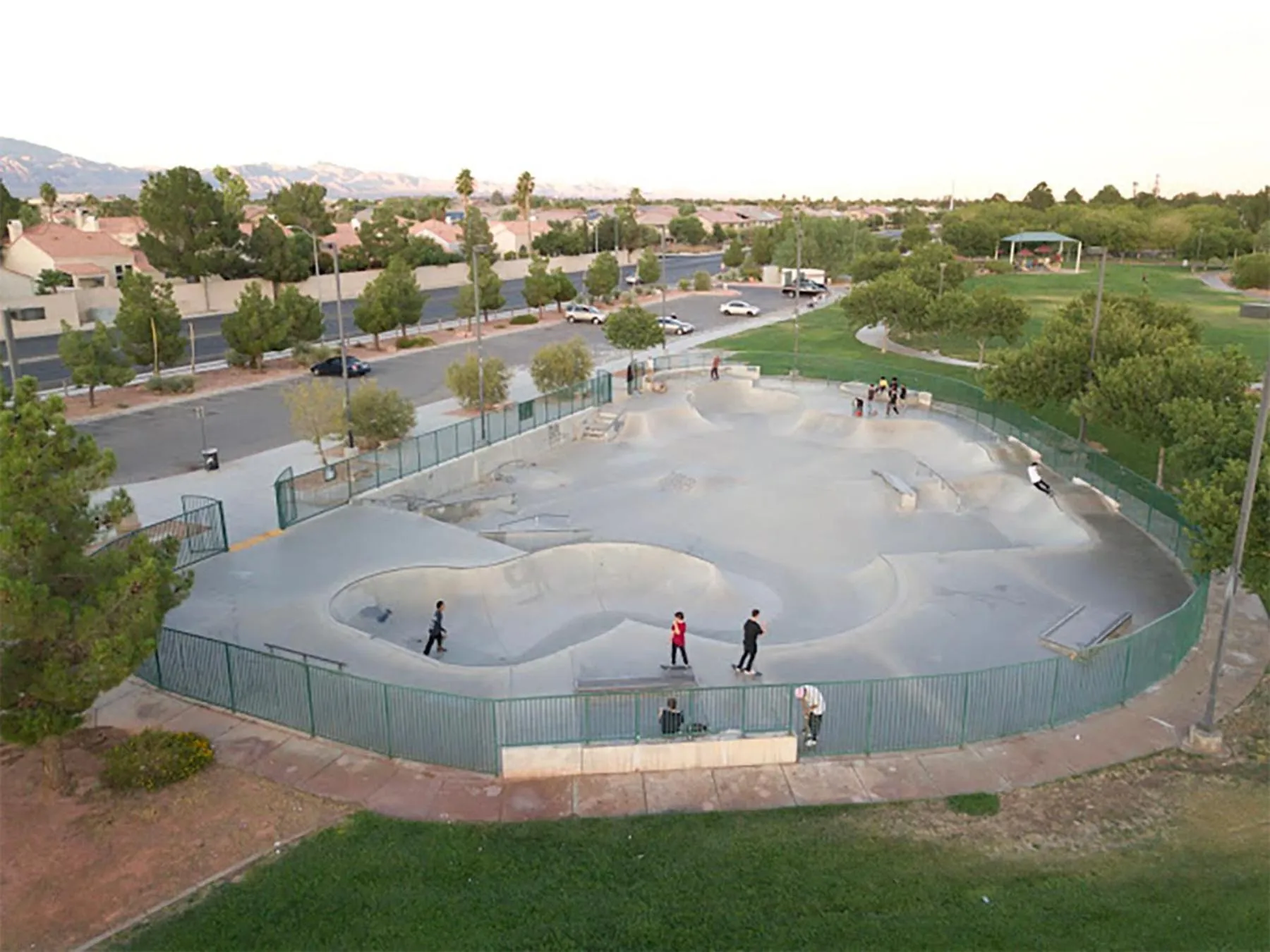 People in Mirage Pool House - Heart of LV, Swimming Pool, Games, heavenly relaxation