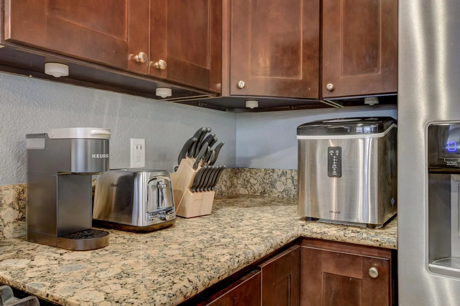 Coffee/tea facilities in Mirage Pool House - Heart of LV, Swimming Pool, Games, heavenly relaxation