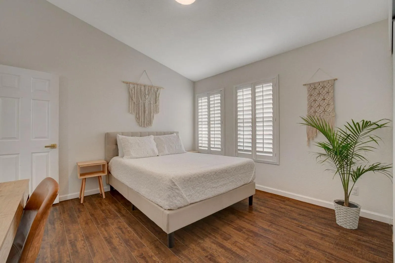 Bed in Mirage Pool House - Heart of LV, Swimming Pool, Games, heavenly relaxation