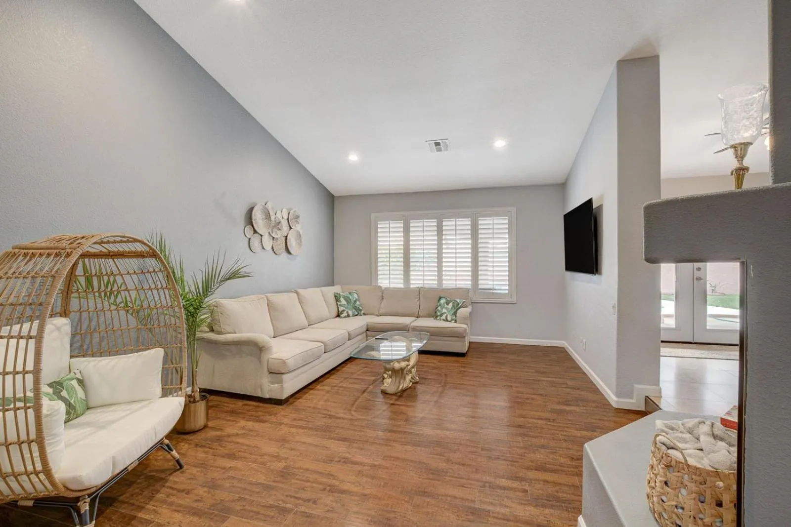 TV and multimedia in Mirage Pool House - Heart of LV, Swimming Pool, Games, heavenly relaxation