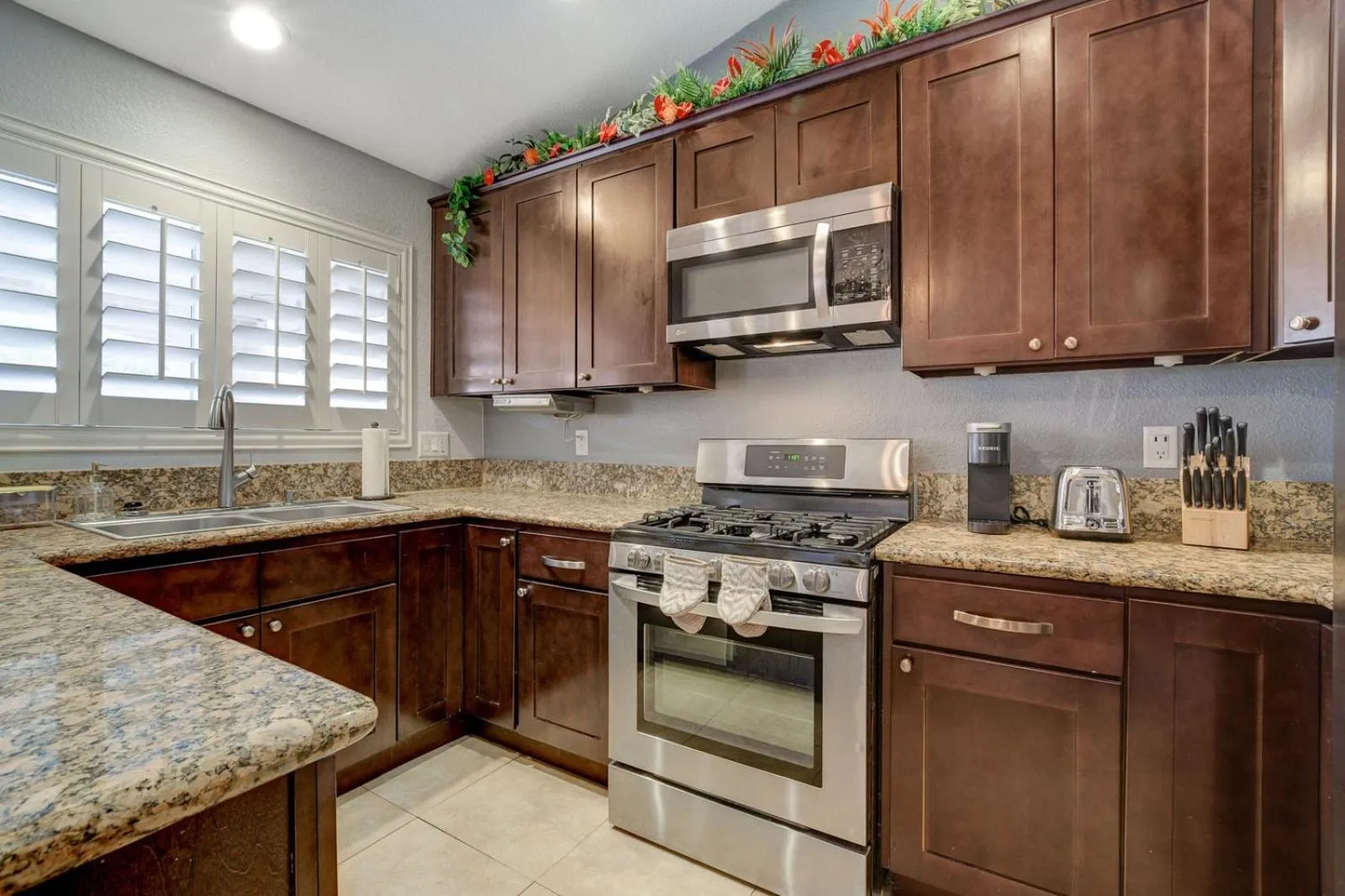 Coffee/tea facilities in Mirage Pool House - Heart of LV, Swimming Pool, Games, heavenly relaxation