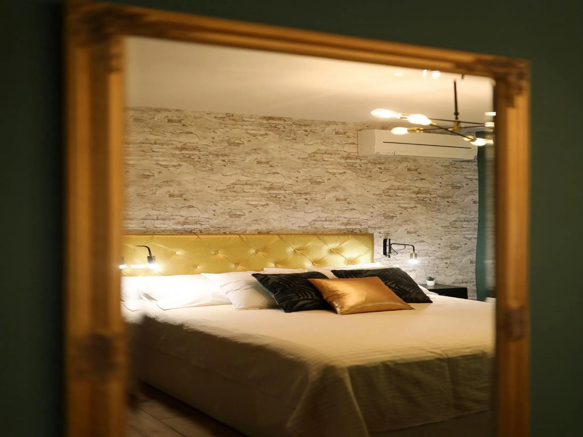 Bed in Aldo Apartments Center