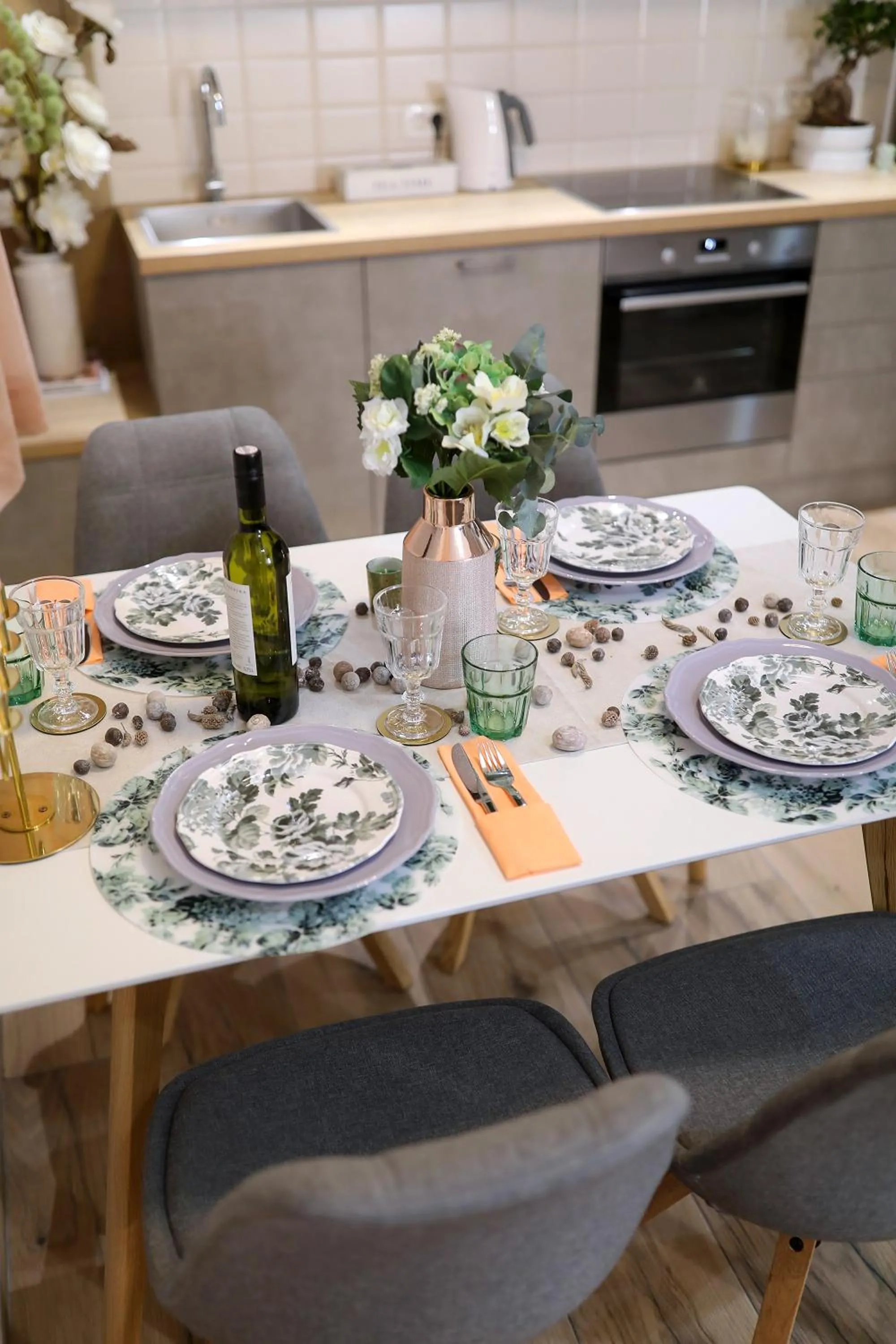 Dining area in Aldo Apartments Center