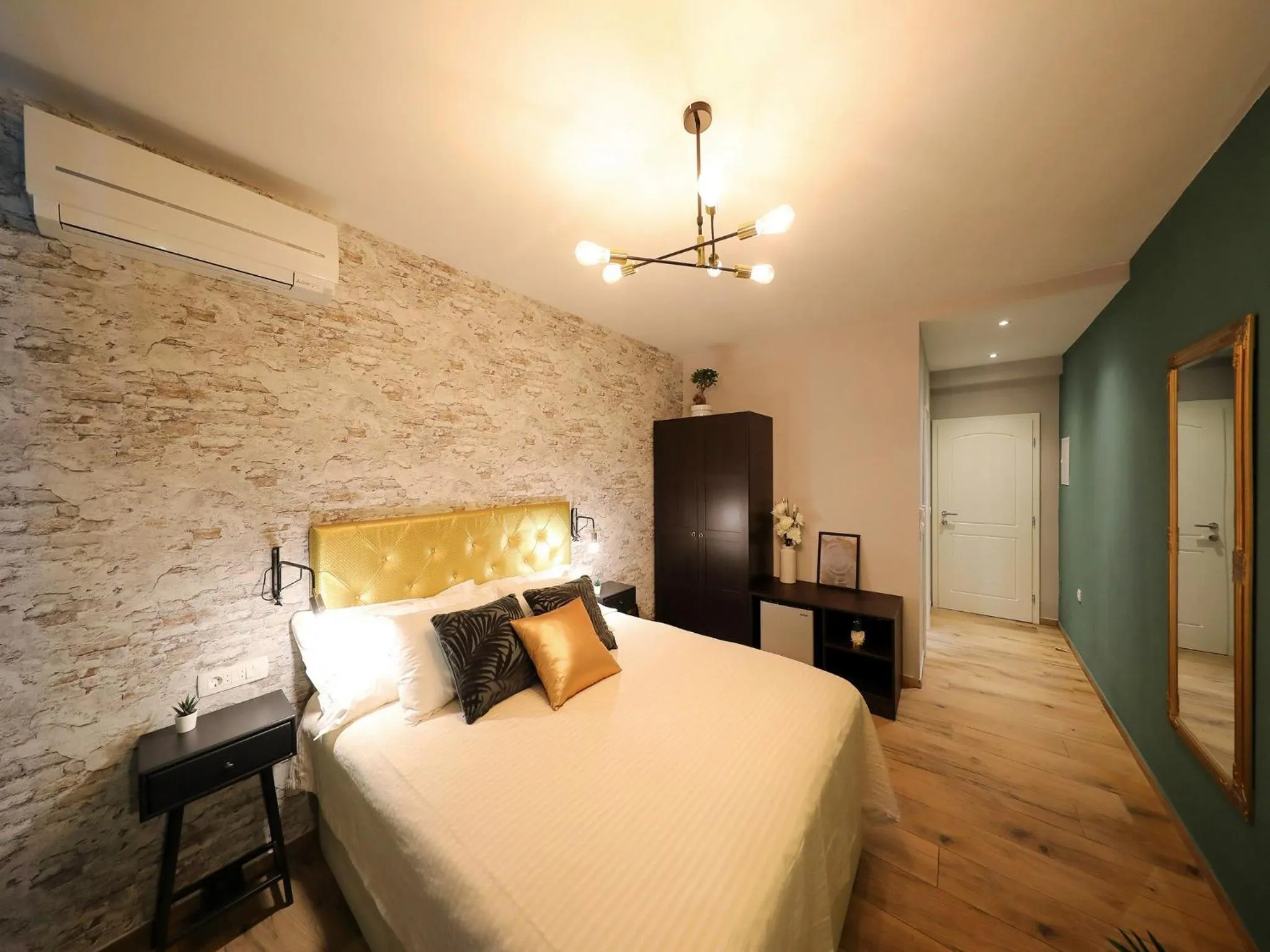 Bed in Aldo Apartments Center