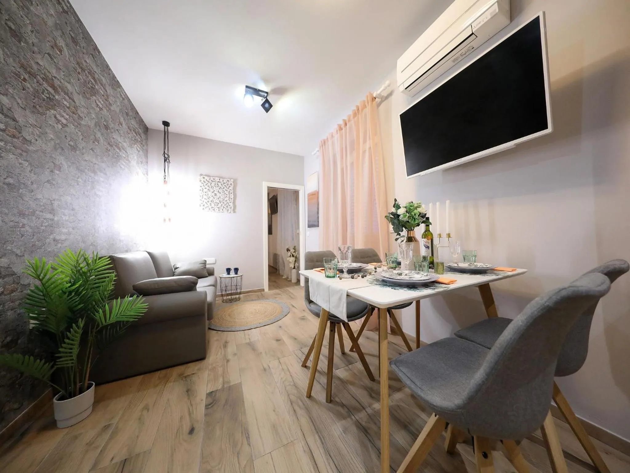 Aldo Apartments Center