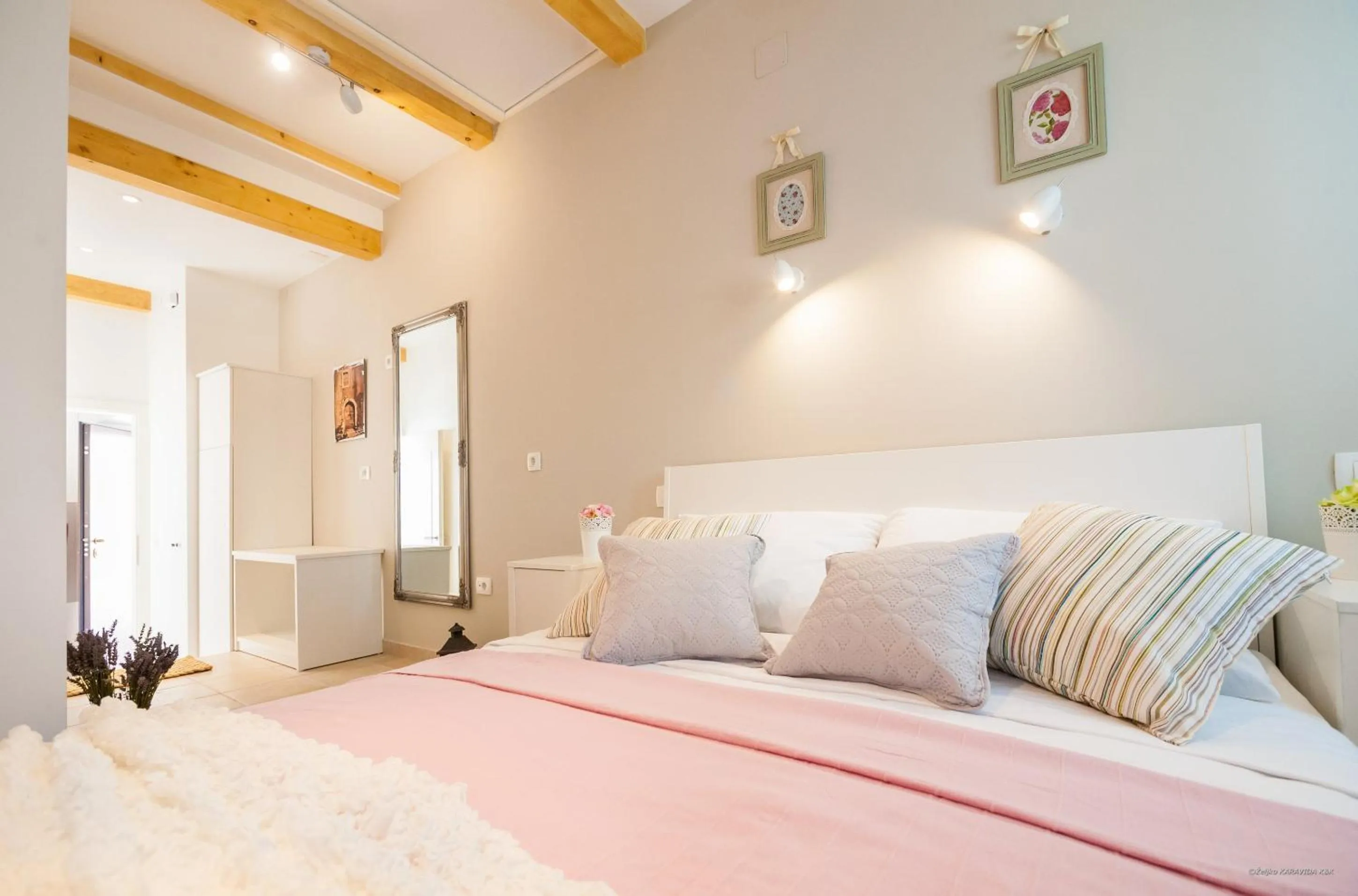 Bed in Aldo Apartments Center