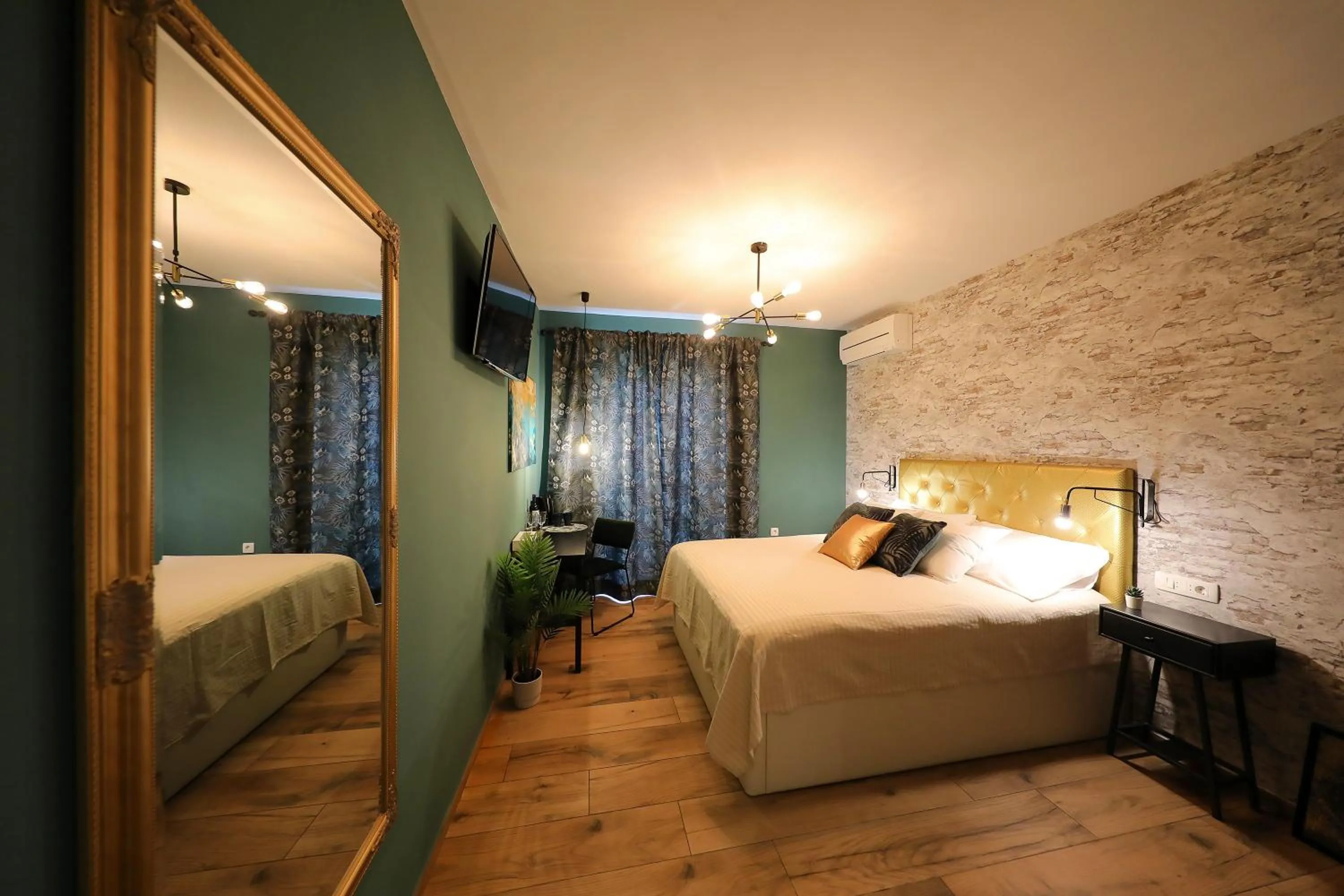 Bed in Aldo Apartments Center