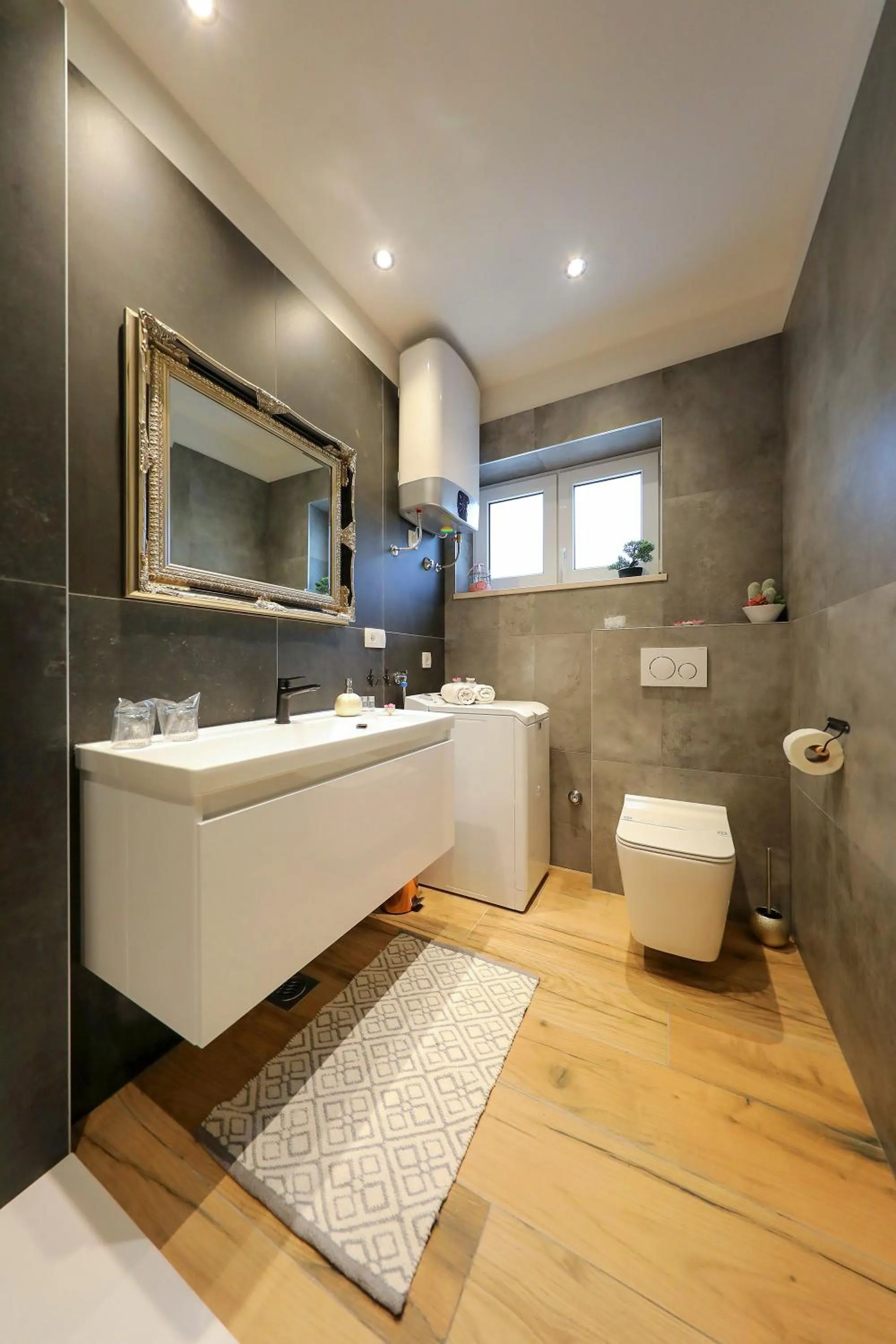 Shower in Aldo Apartments Center