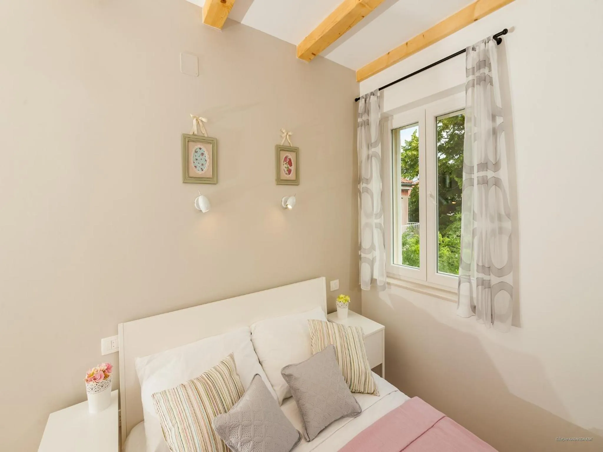 Bed in Aldo Apartments Center