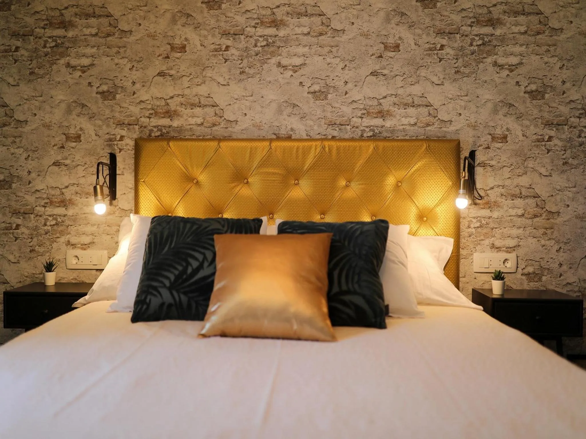 Bed in Aldo Apartments Center