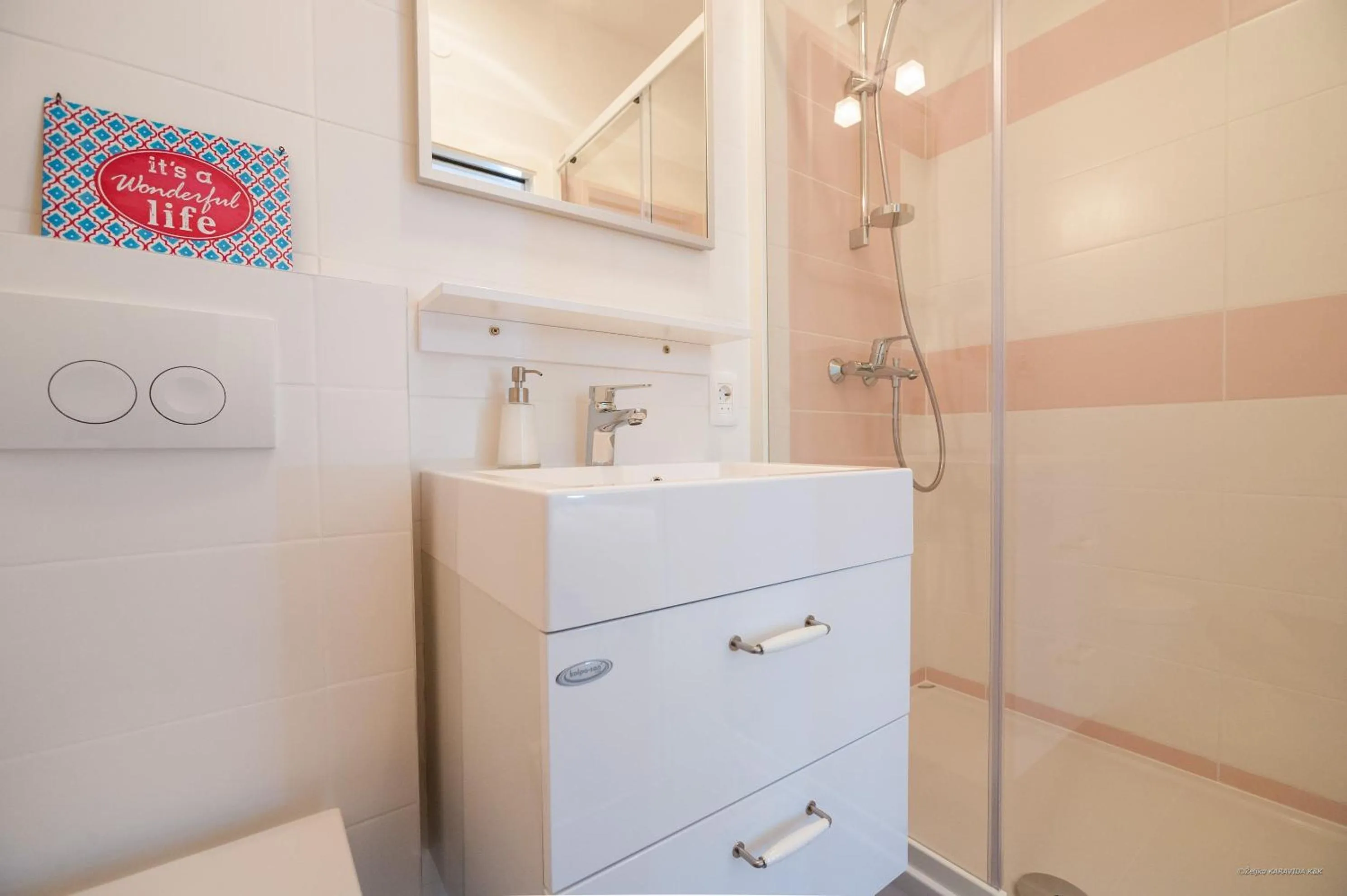 Shower in Aldo Apartments Center