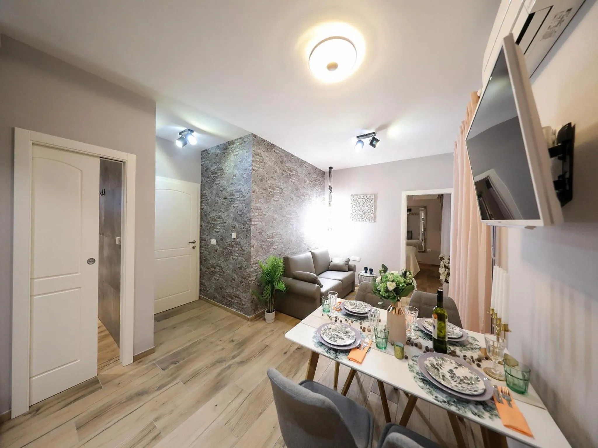 Aldo Apartments Center