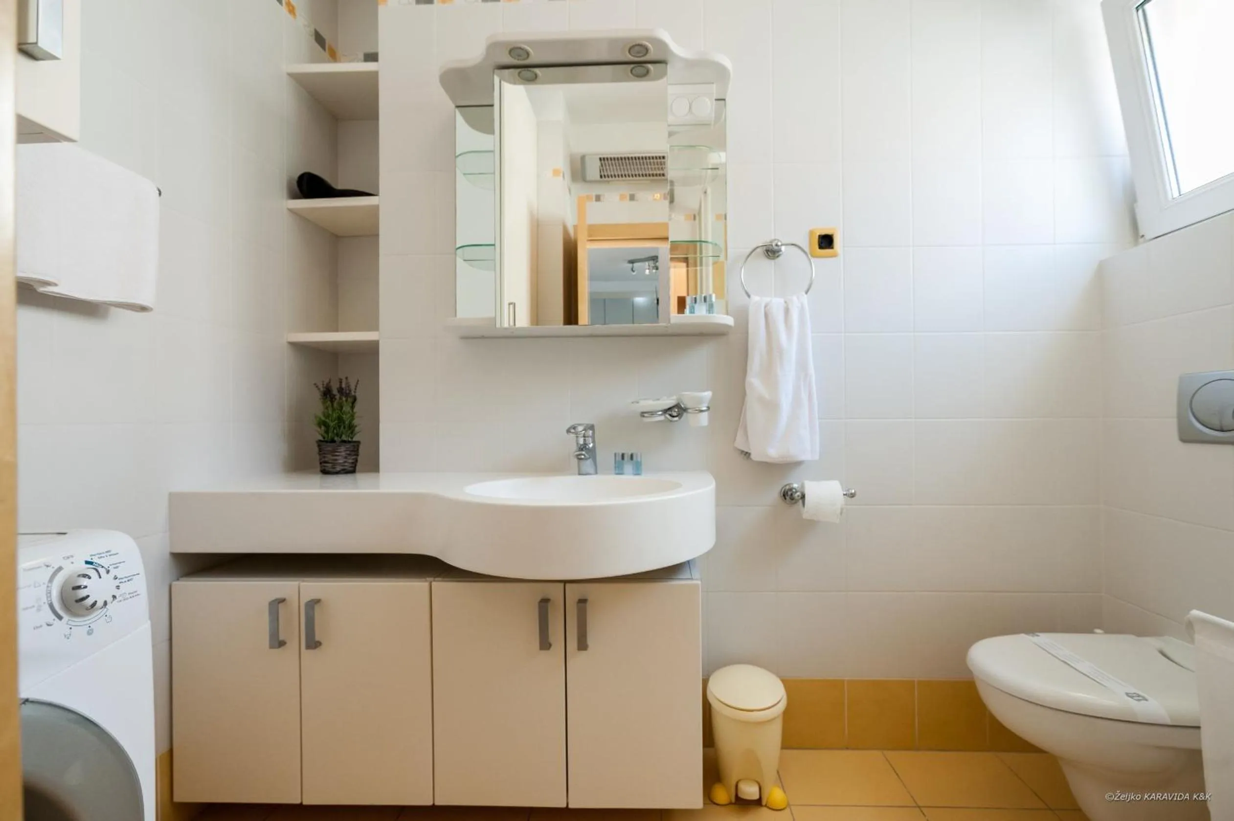 Bathroom in Aldo Apartments Center