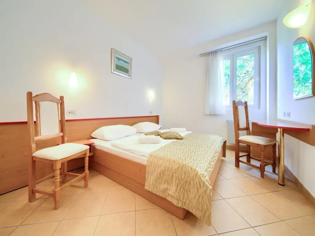 Bed in Villa Lovorka - Hotel Resort Dražica