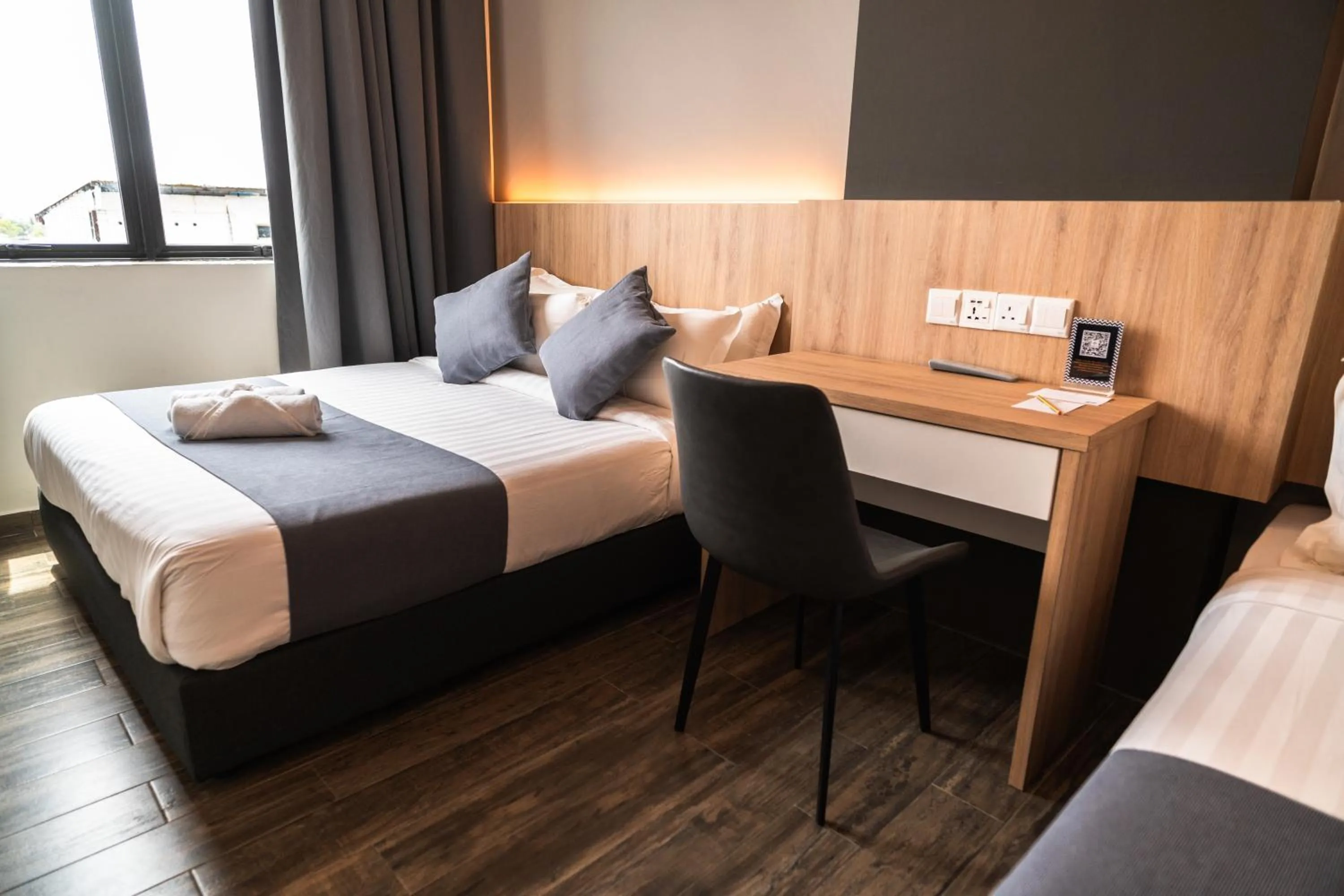 Bed in DJ Citi Plaza Hotel & Suites