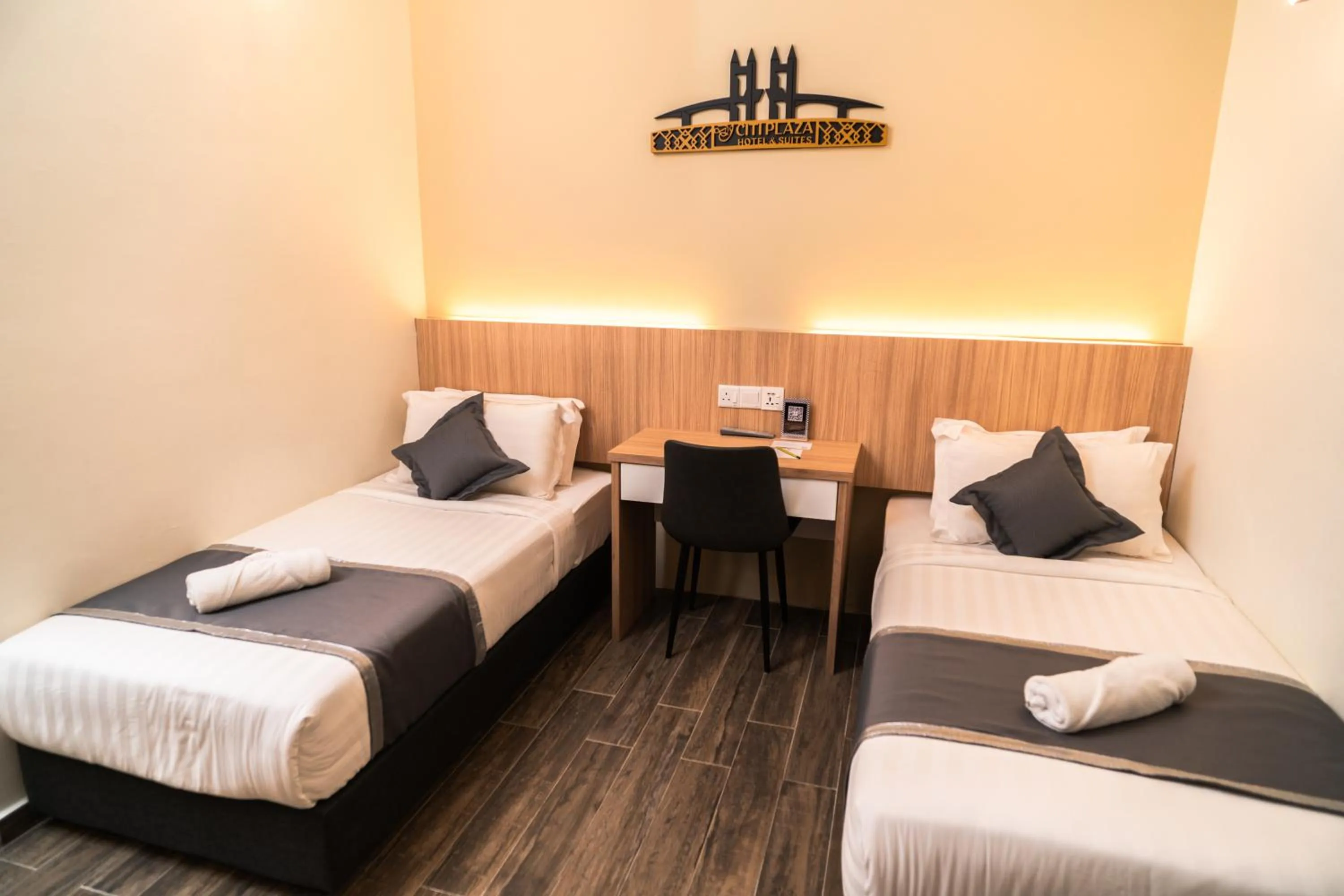 Bed in DJ Citi Plaza Hotel & Suites